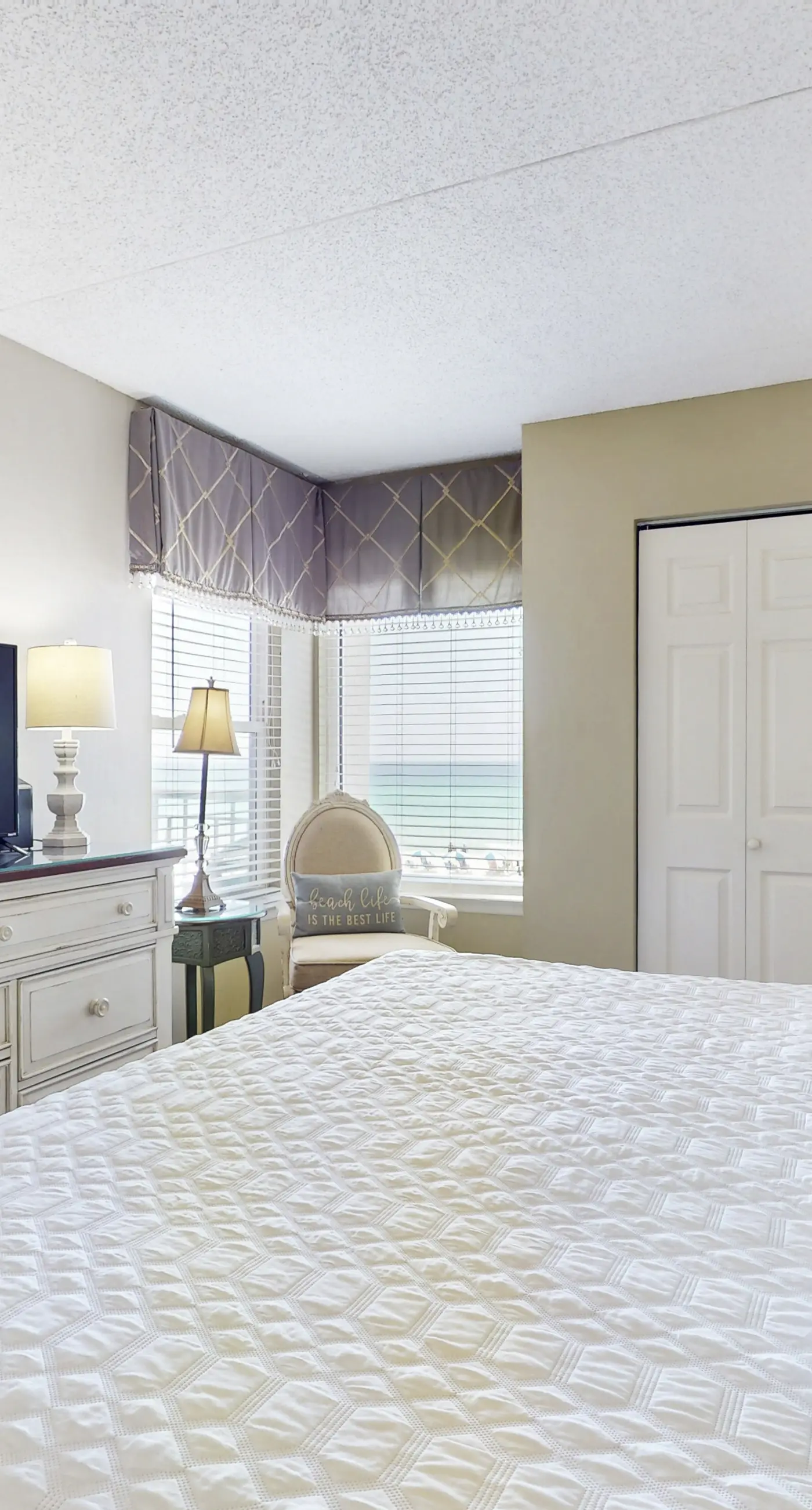 Island Echos 3H  Beachfront Condo with stunning views, shared pool and beach access