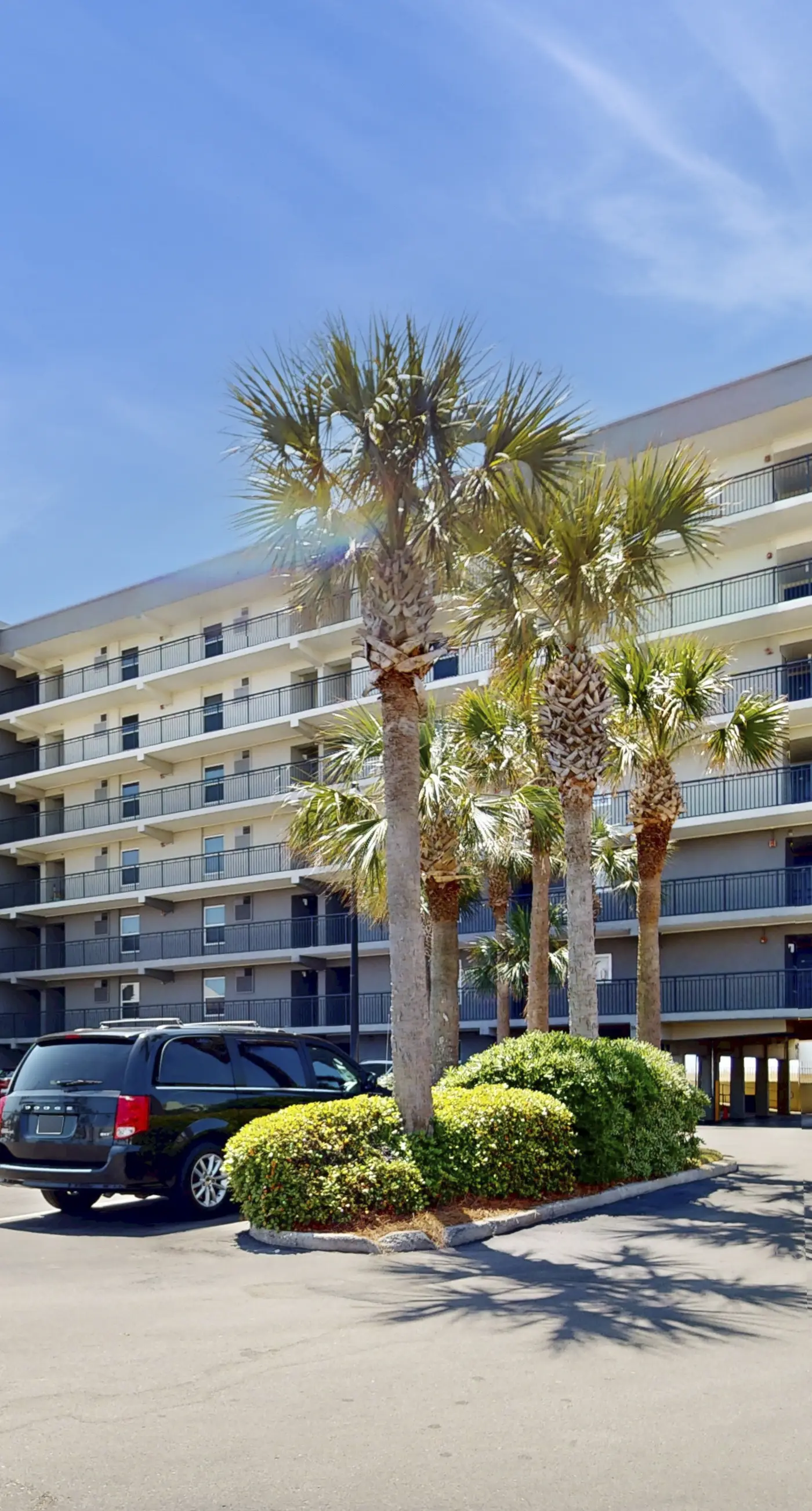 Island Echos 3H  Beachfront Condo with stunning views, shared pool and beach access