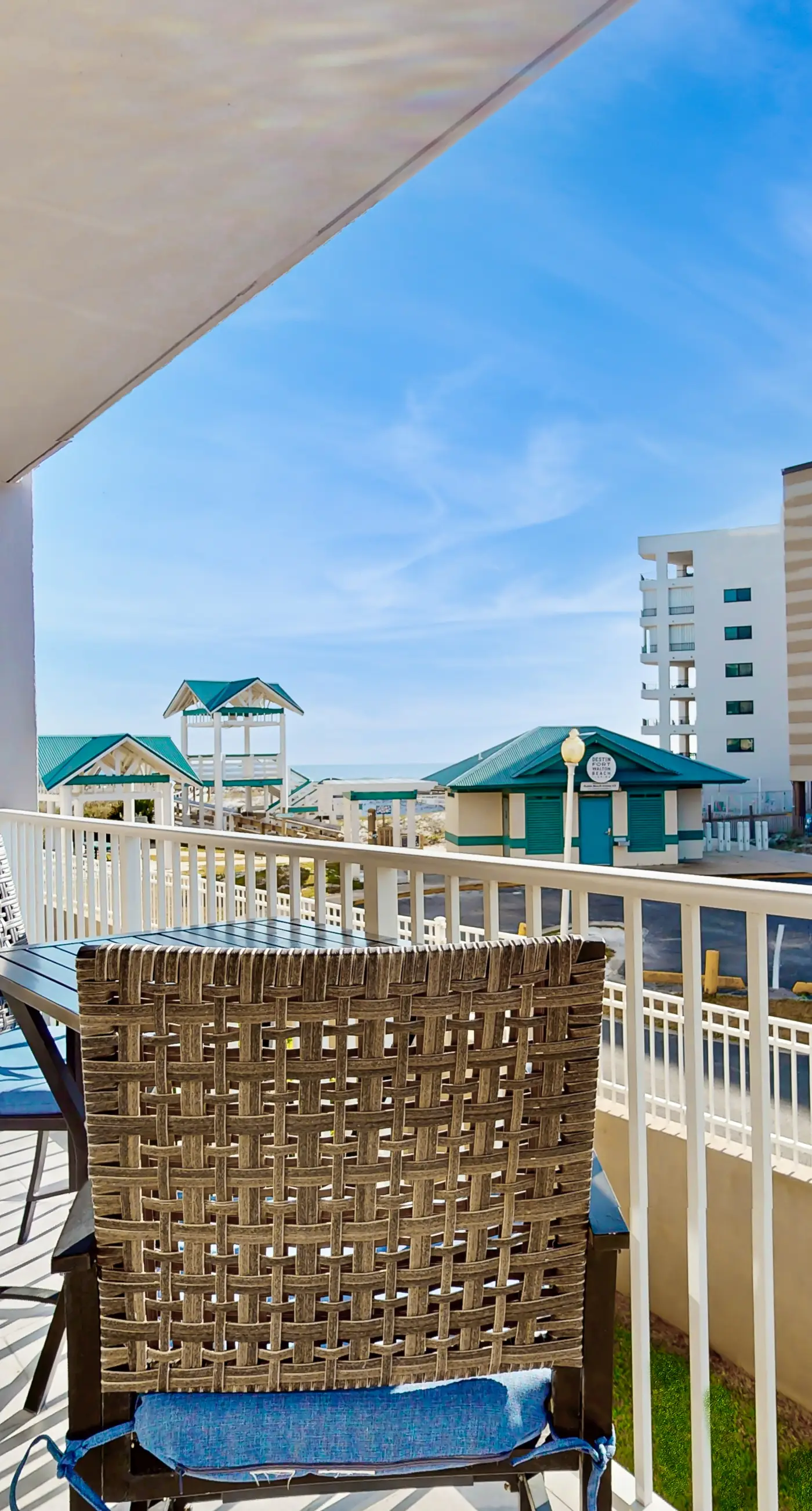 Island Princess 219- Second-floor, airy condo with great views - close to dining & shopping