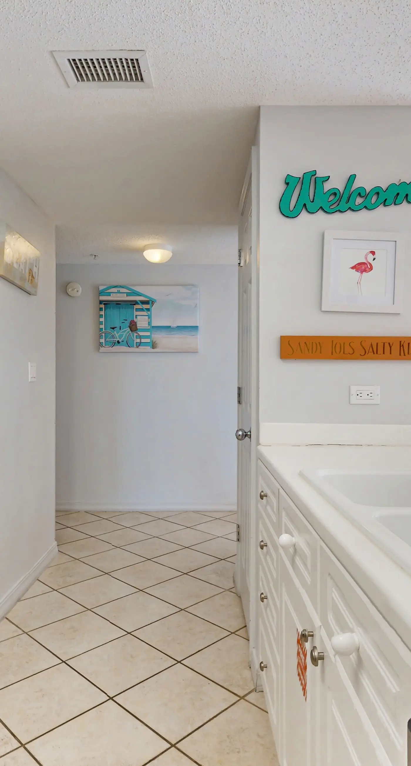 Island Princess 219- Second-floor, airy condo with great views - close to dining & shopping