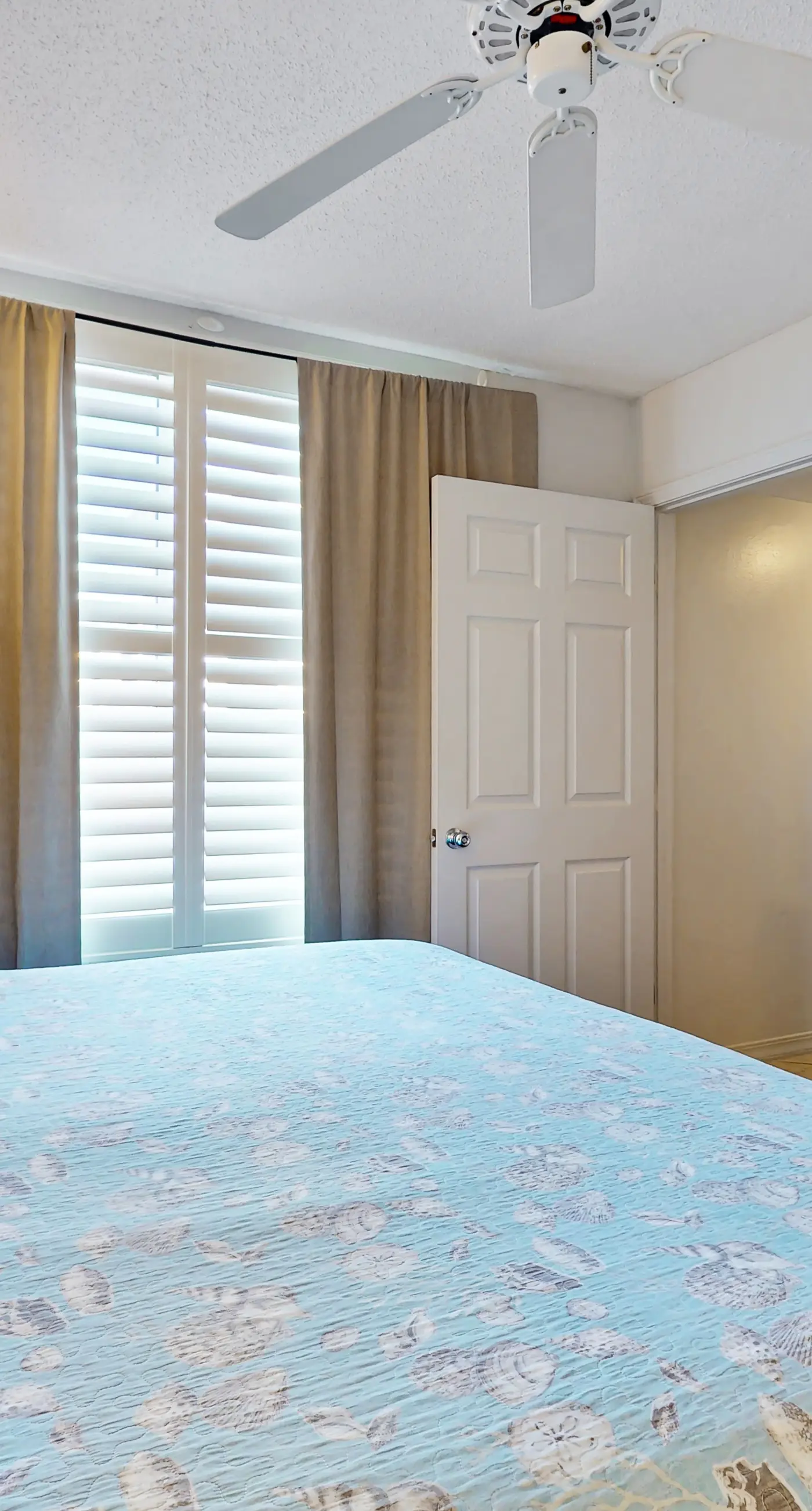 Island Princess 219- Second-floor, airy condo with great views - close to dining & shopping