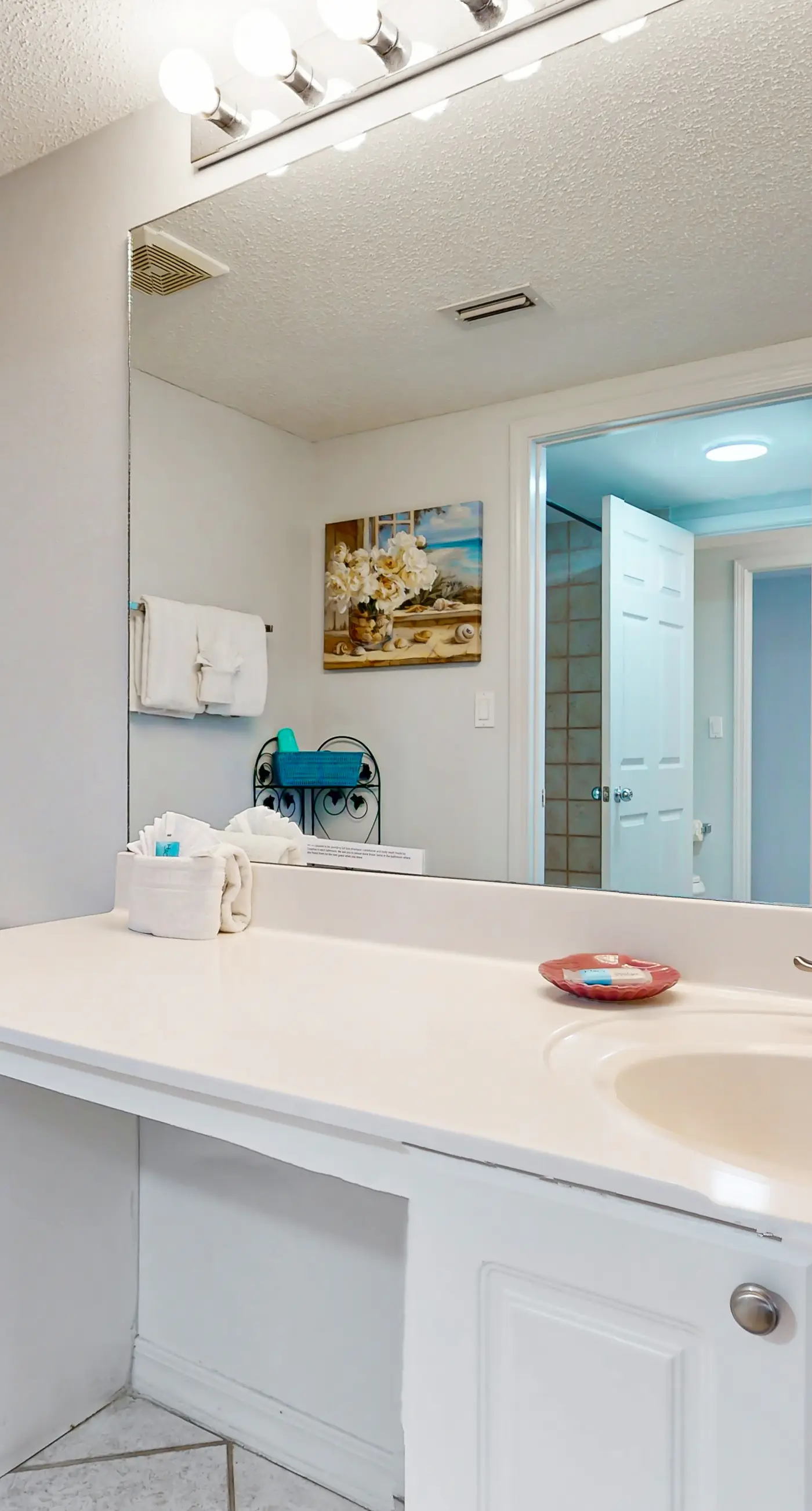 Island Princess 219- Second-floor, airy condo with great views - close to dining & shopping