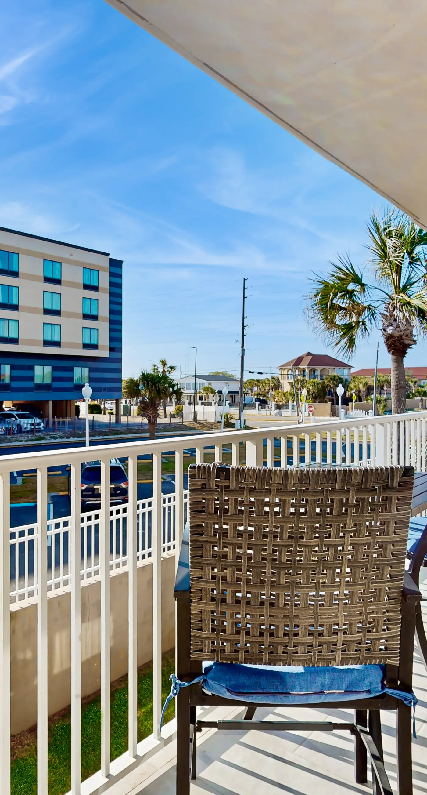 Island Princess 219- Second-floor, airy condo with great views - close to dining & shopping