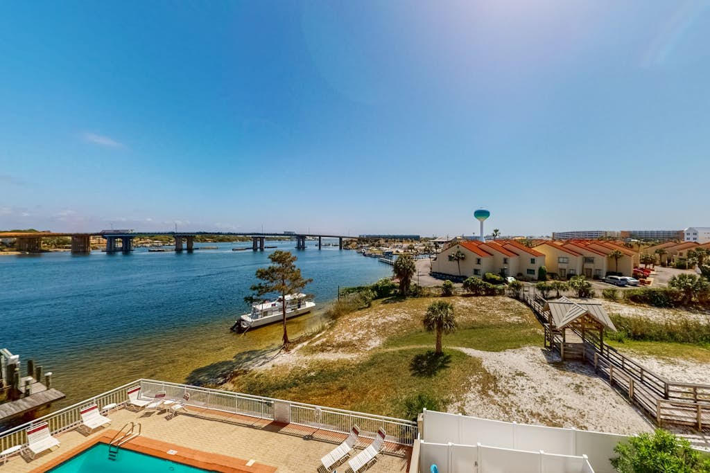 Palm Court Yacht Club #410