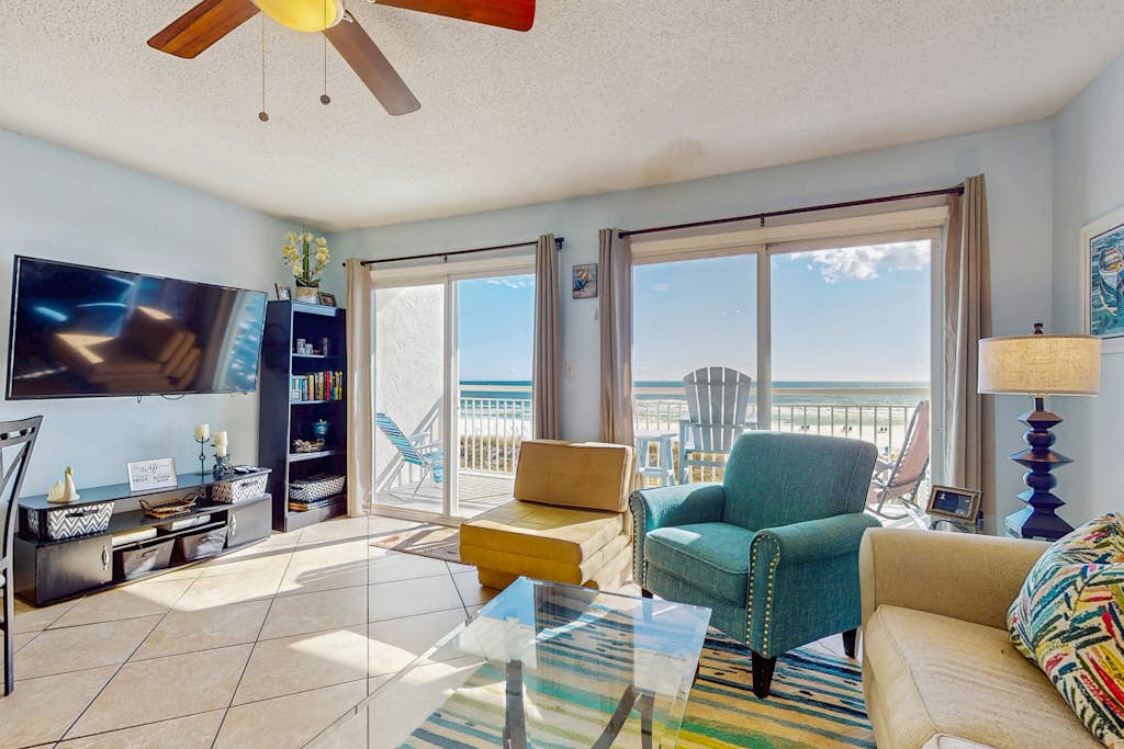 Cozy beachfront condo with private balcony, shared pool and beach