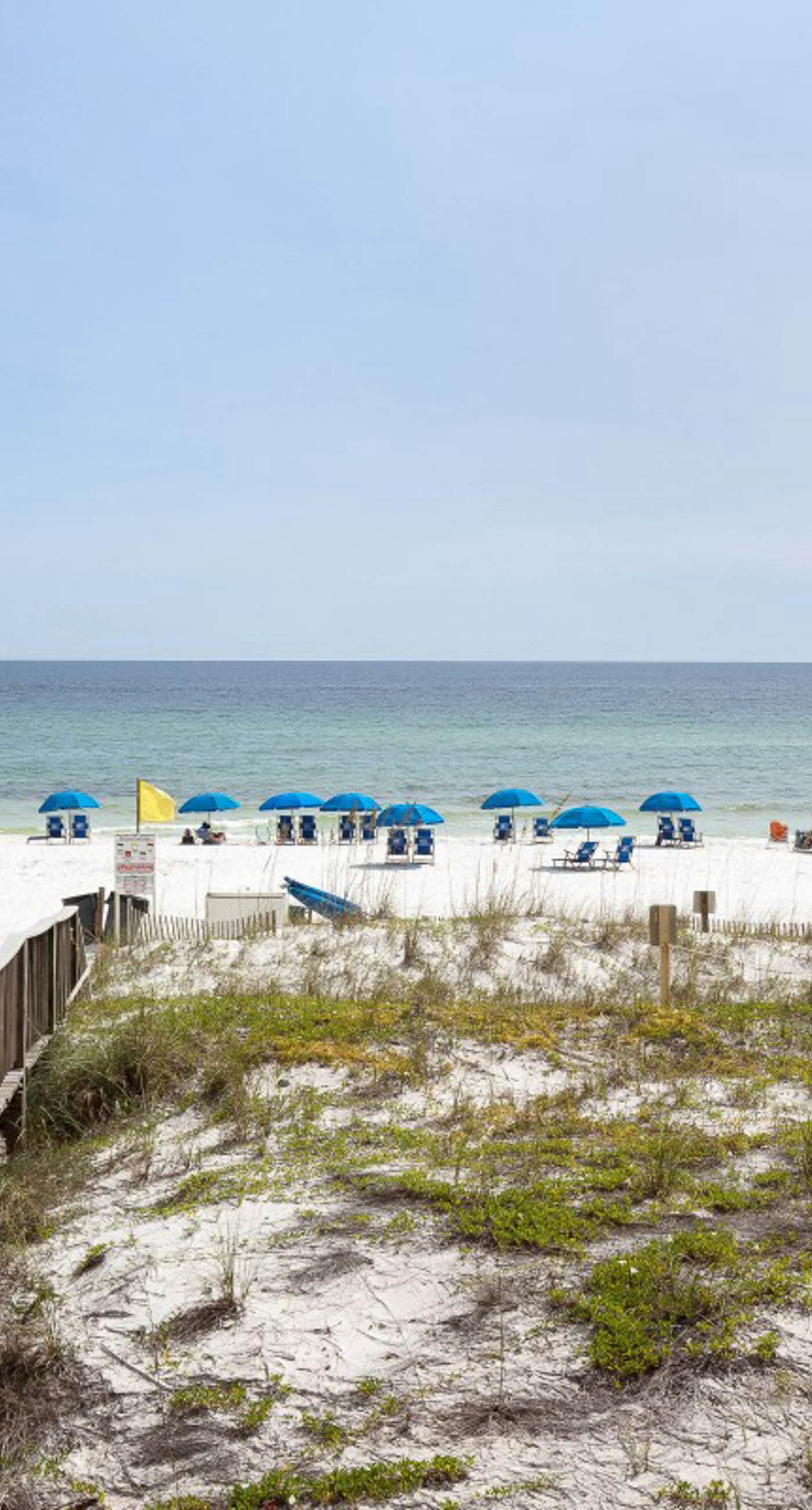 Sunny and Chairs SD 207- Enjoy the Pool or Relax on the Beach w/ 4 Seasonal Beach Chairs & 2 Umbrellas