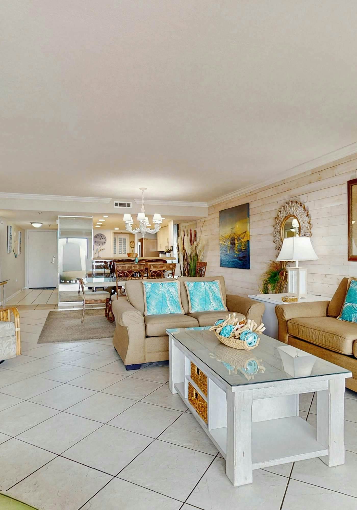 Sunny and Chairs SD 207- Enjoy the Pool or Relax on the Beach w/ 4 Seasonal Beach Chairs & 2 Umbrellas