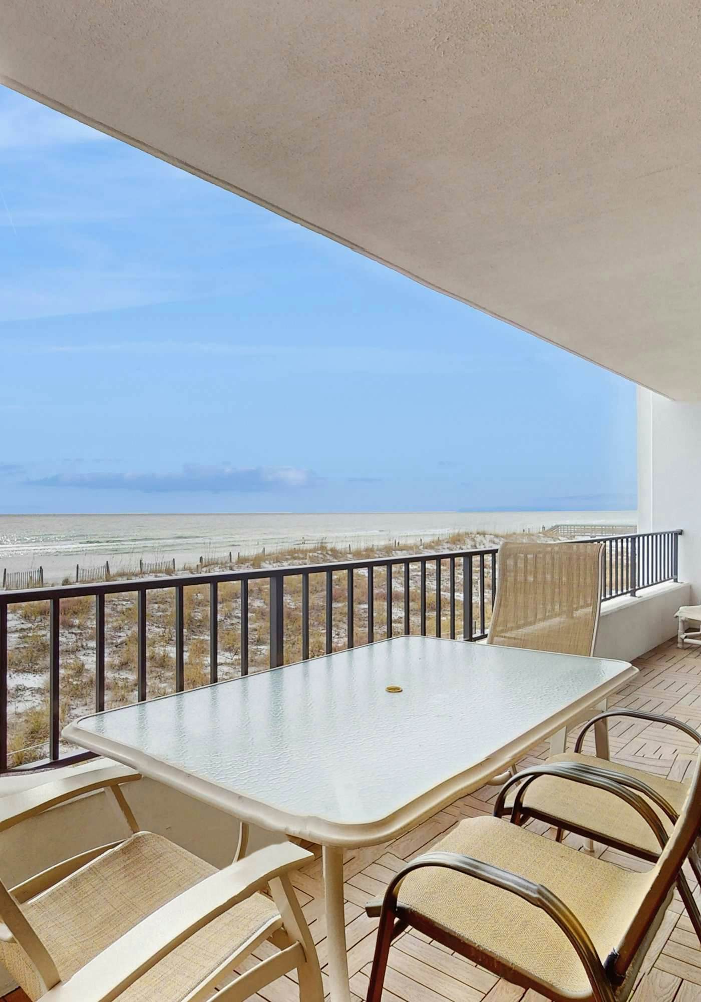 Sunny and Chairs SD 207- Enjoy the Pool or Relax on the Beach w/ 4 Seasonal Beach Chairs & 2 Umbrellas