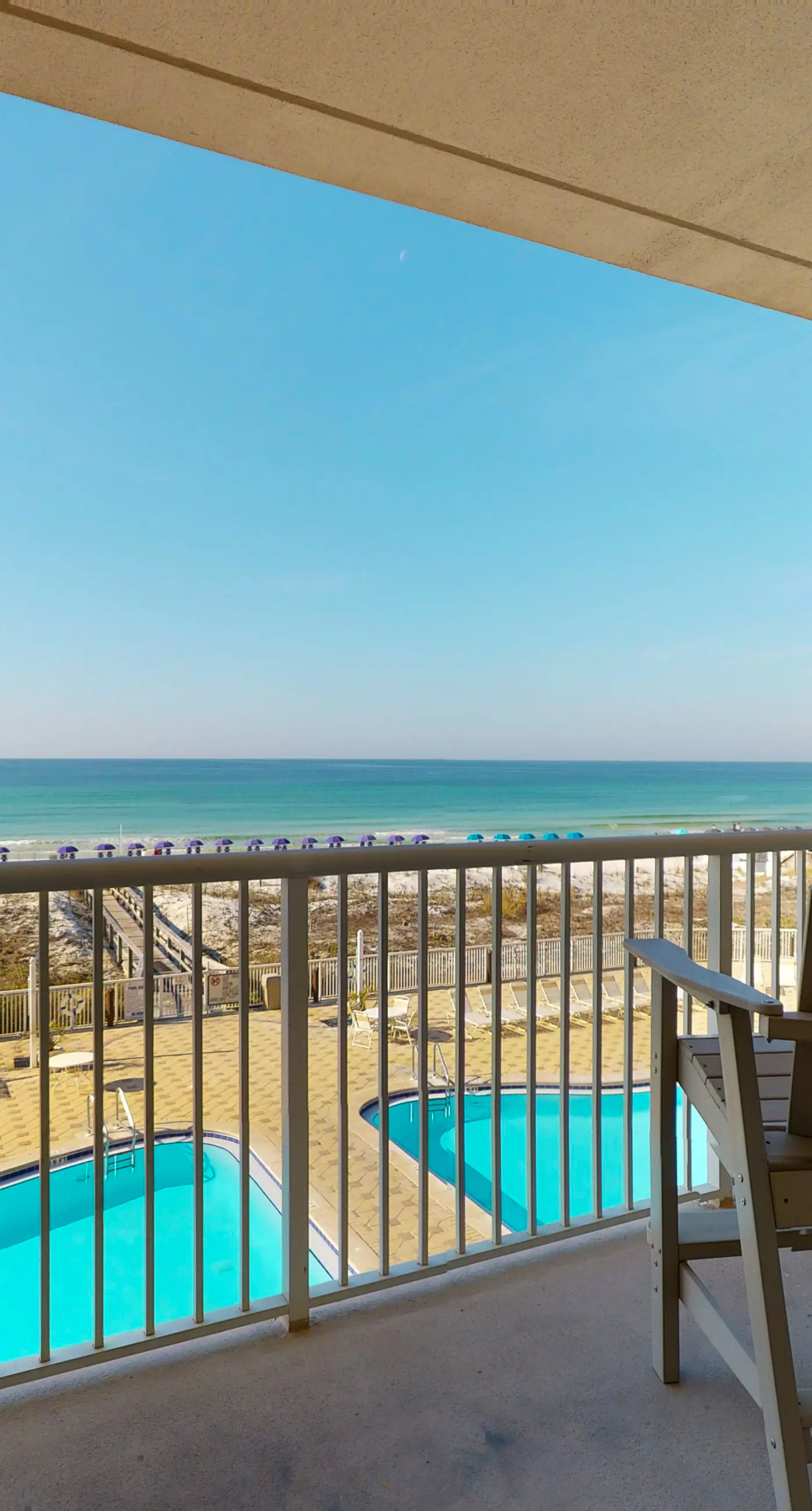 3rd Floor Amazing Condo w/ Gulf-Front Balcony, On-Site Pool, On The Beach