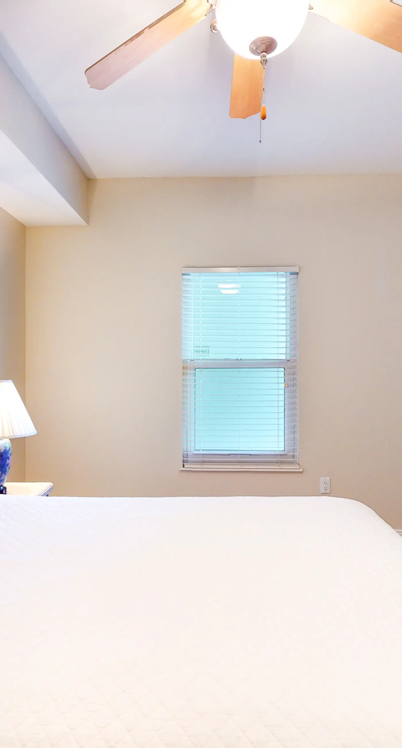 3rd Floor Amazing Condo w/ Gulf-Front Balcony, On-Site Pool, On The Beach