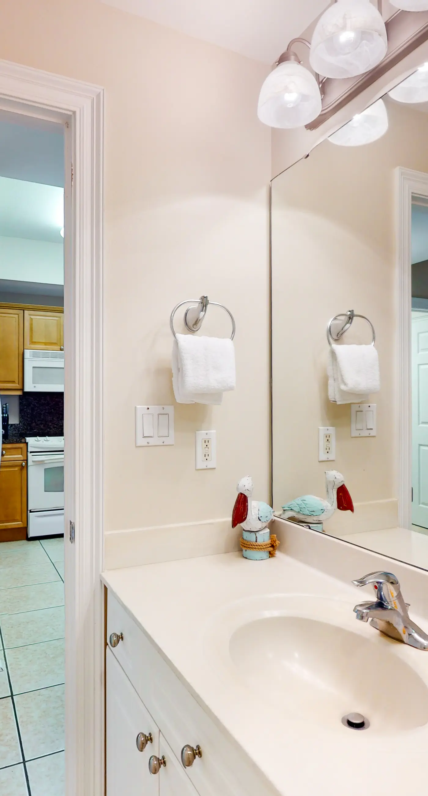 3rd Floor Amazing Condo w/ Gulf-Front Balcony, On-Site Pool, On The Beach