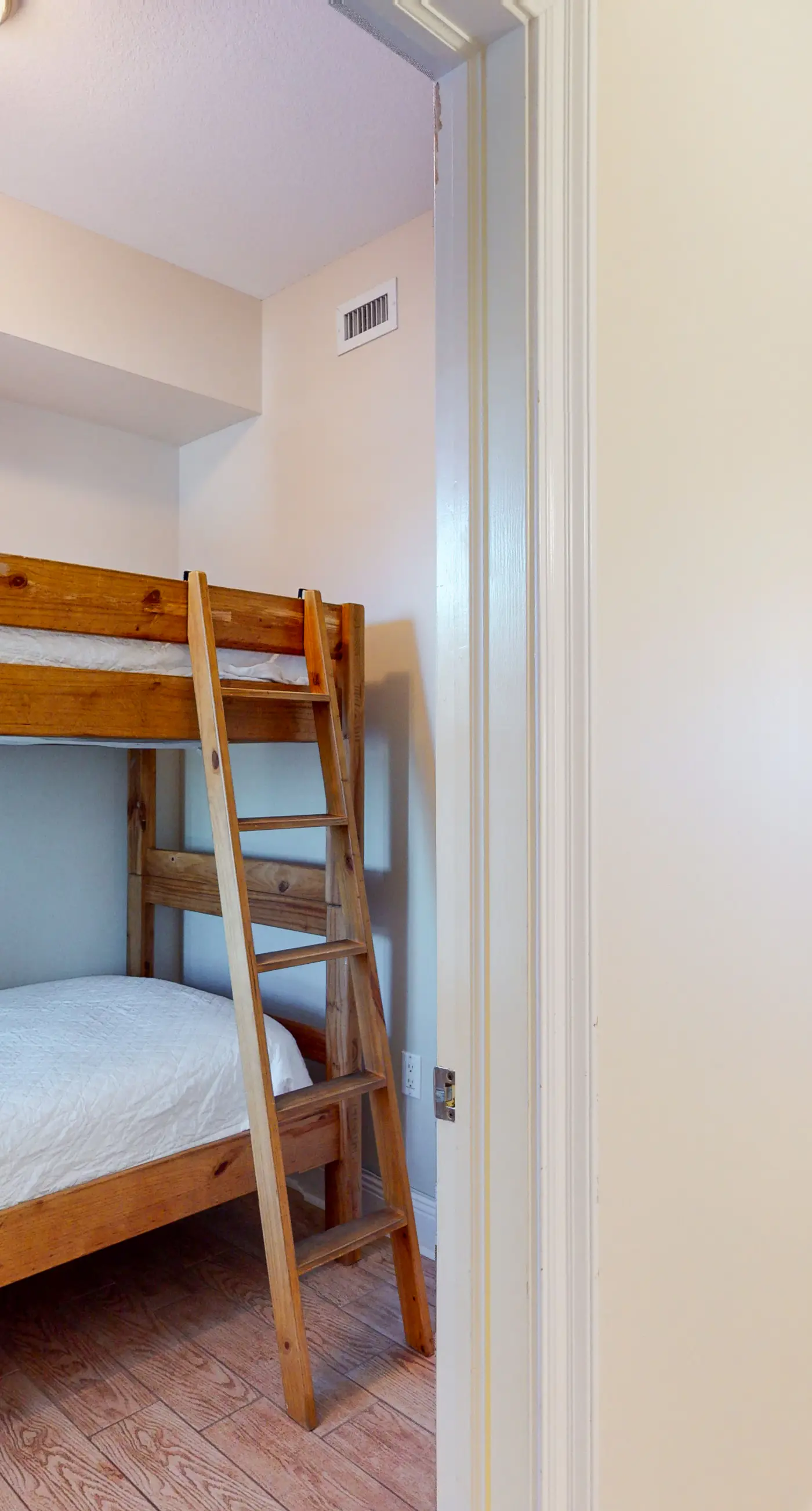 3rd Floor Amazing Condo w/ Gulf-Front Balcony, On-Site Pool, On The Beach