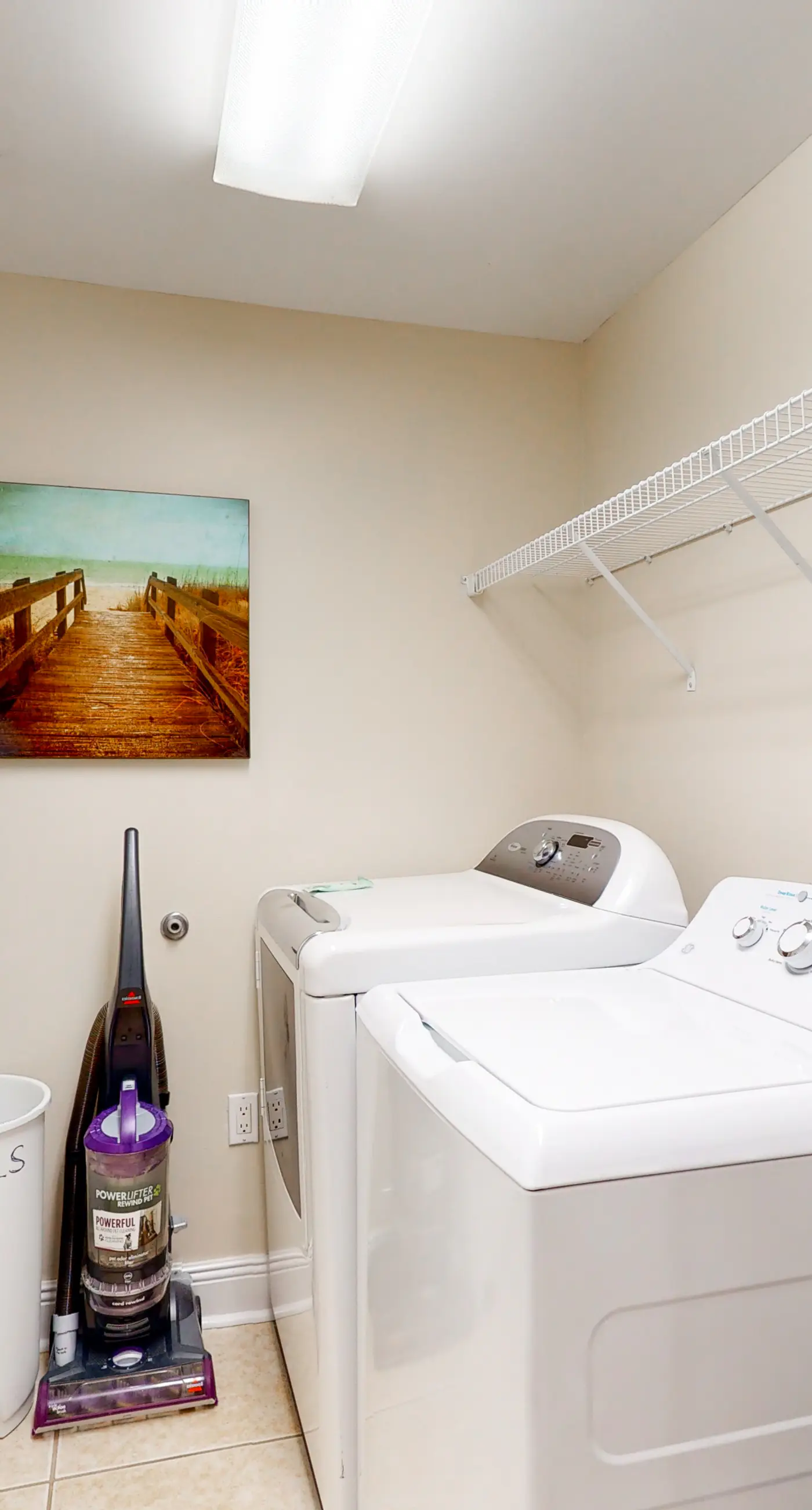 3rd Floor Amazing Condo w/ Gulf-Front Balcony, On-Site Pool, On The Beach