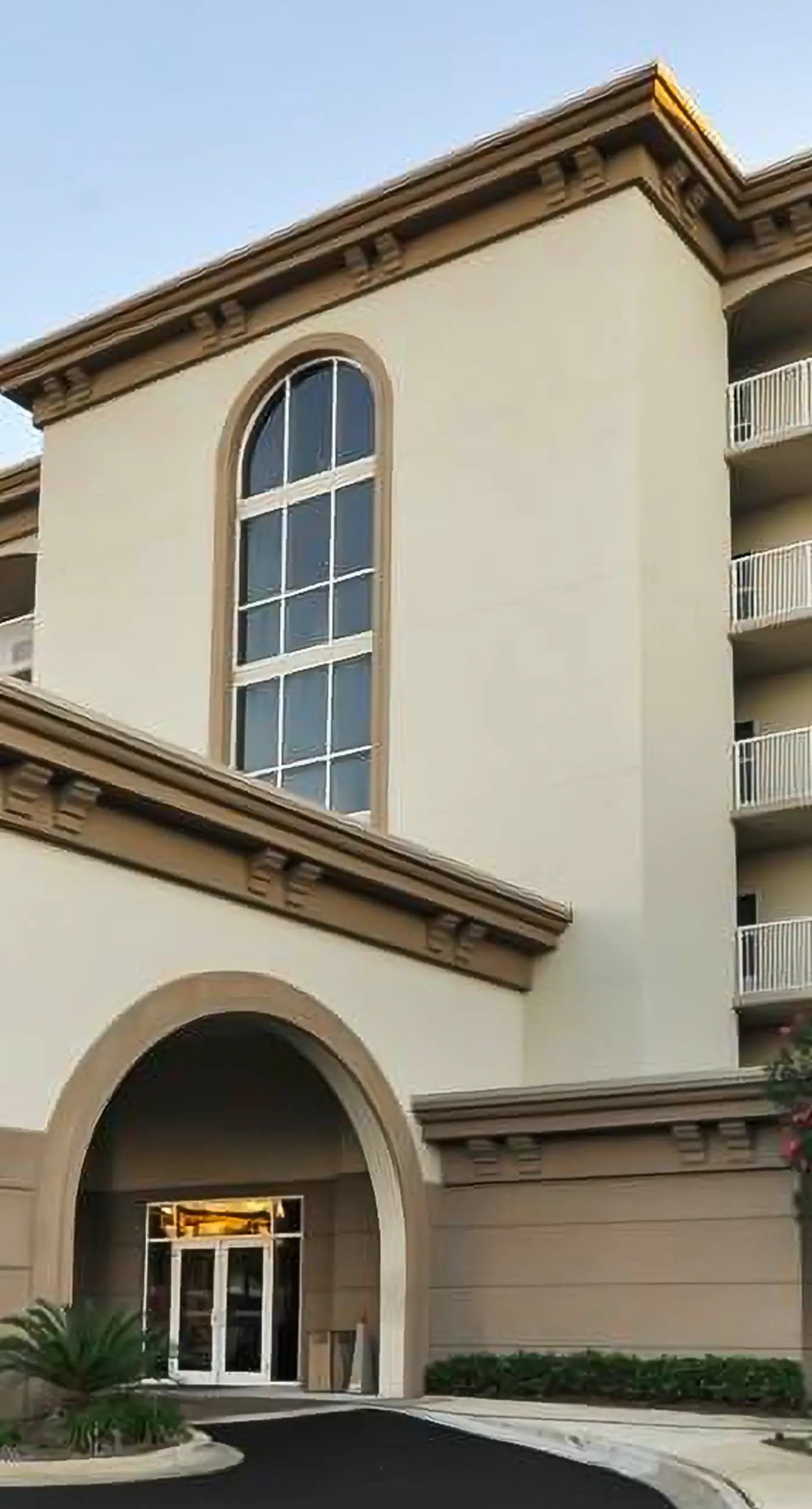 3rd Floor Amazing Condo w/ Gulf-Front Balcony, On-Site Pool, On The Beach