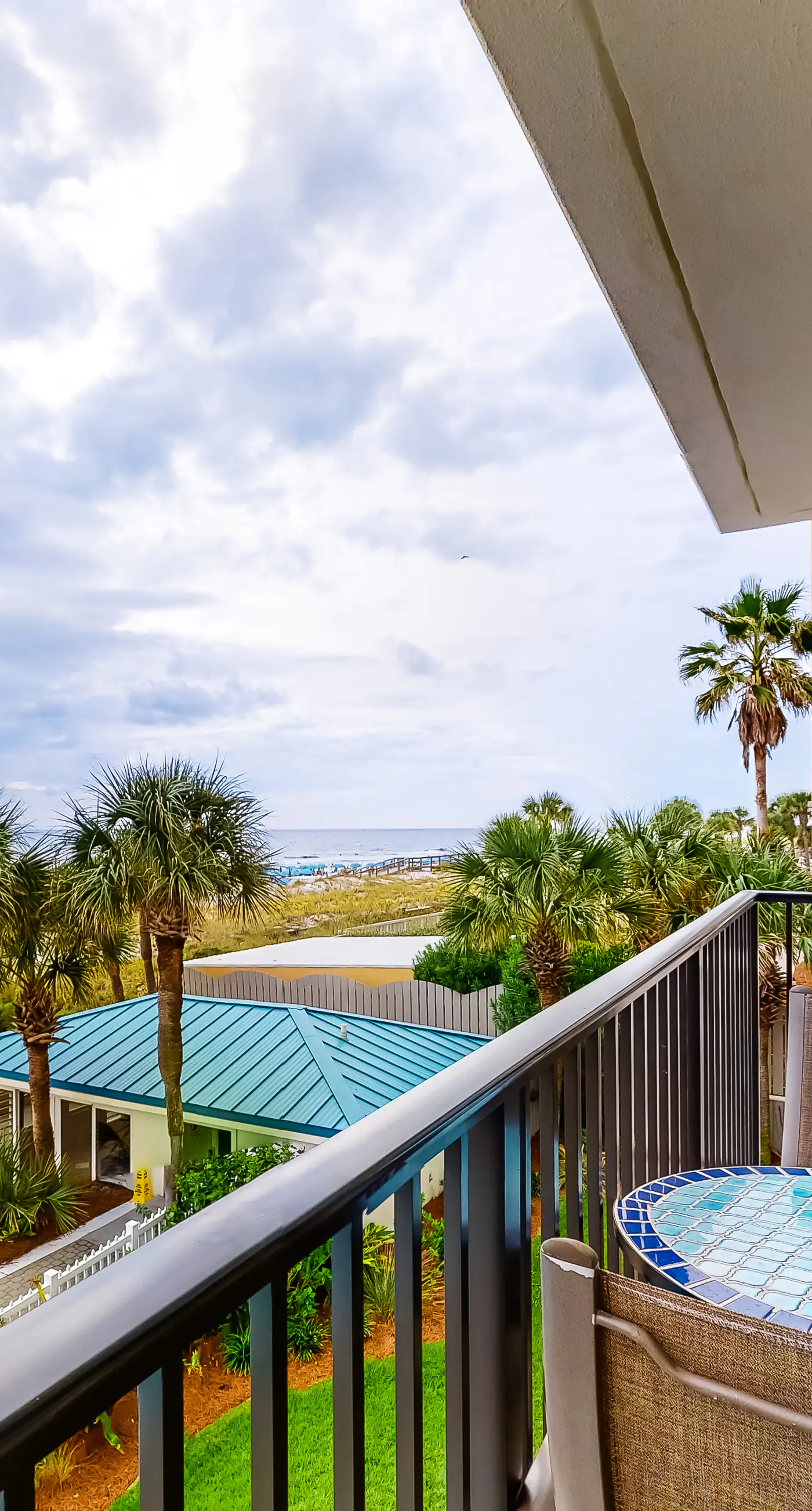 Sea Oats 302 - Beachfront, 3rd-floor condo with pool, hot tub, ocean view & fast WiFi