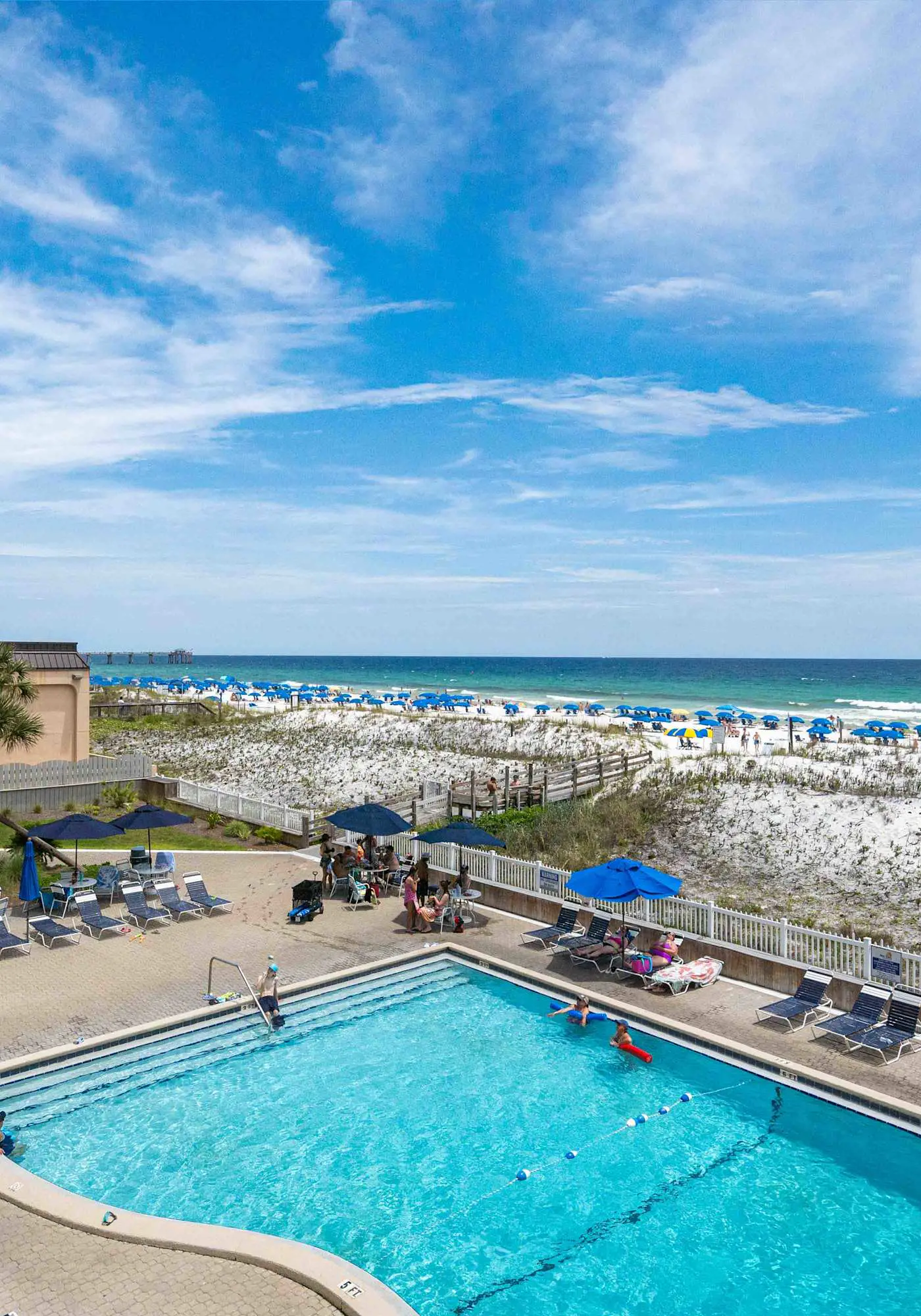 Beachfront, 3rd-floor condo with pool, hot tub, ocean view & fast WiFi
