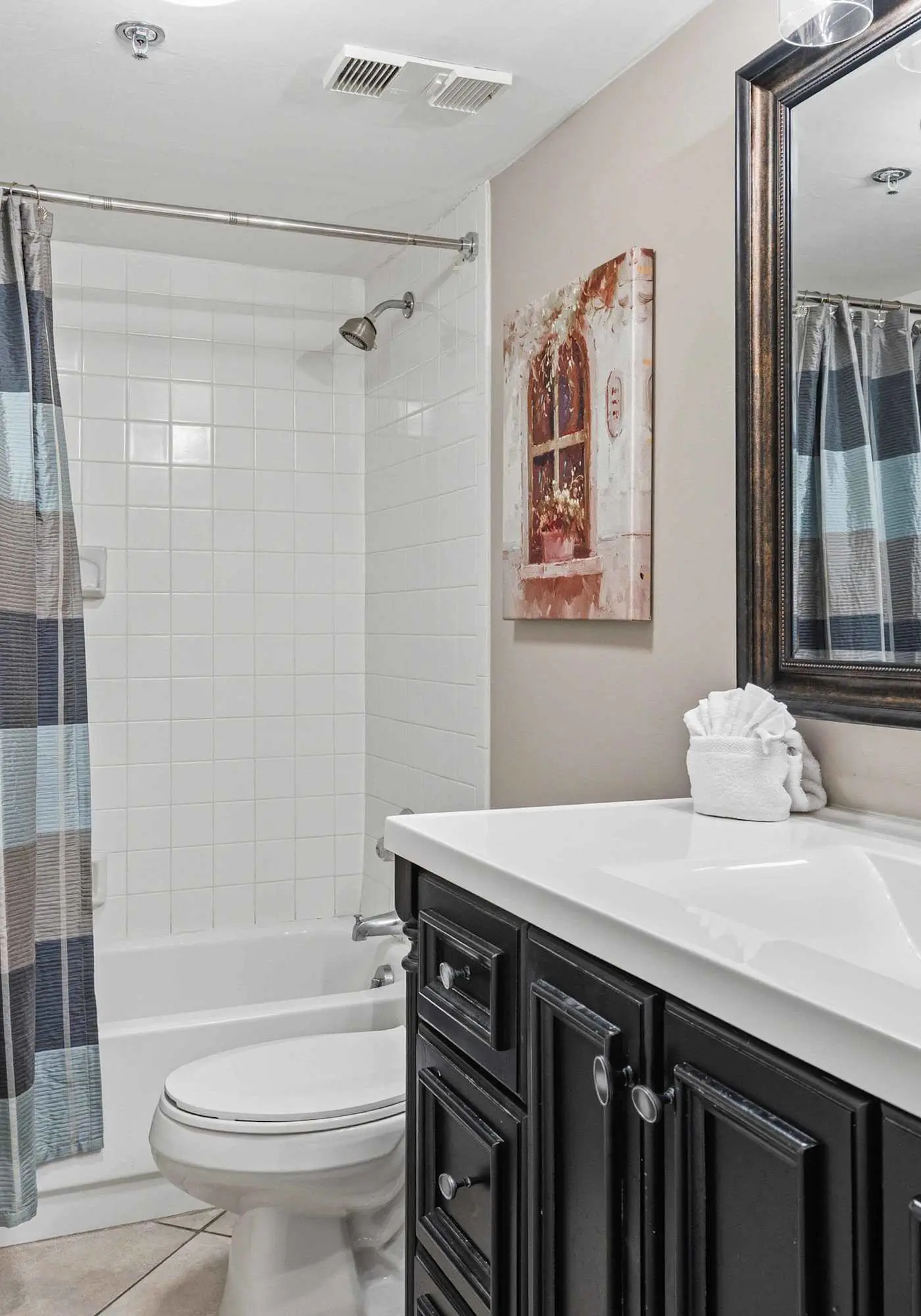 Beachfront, 3rd-floor condo with pool, hot tub, ocean view & fast WiFi