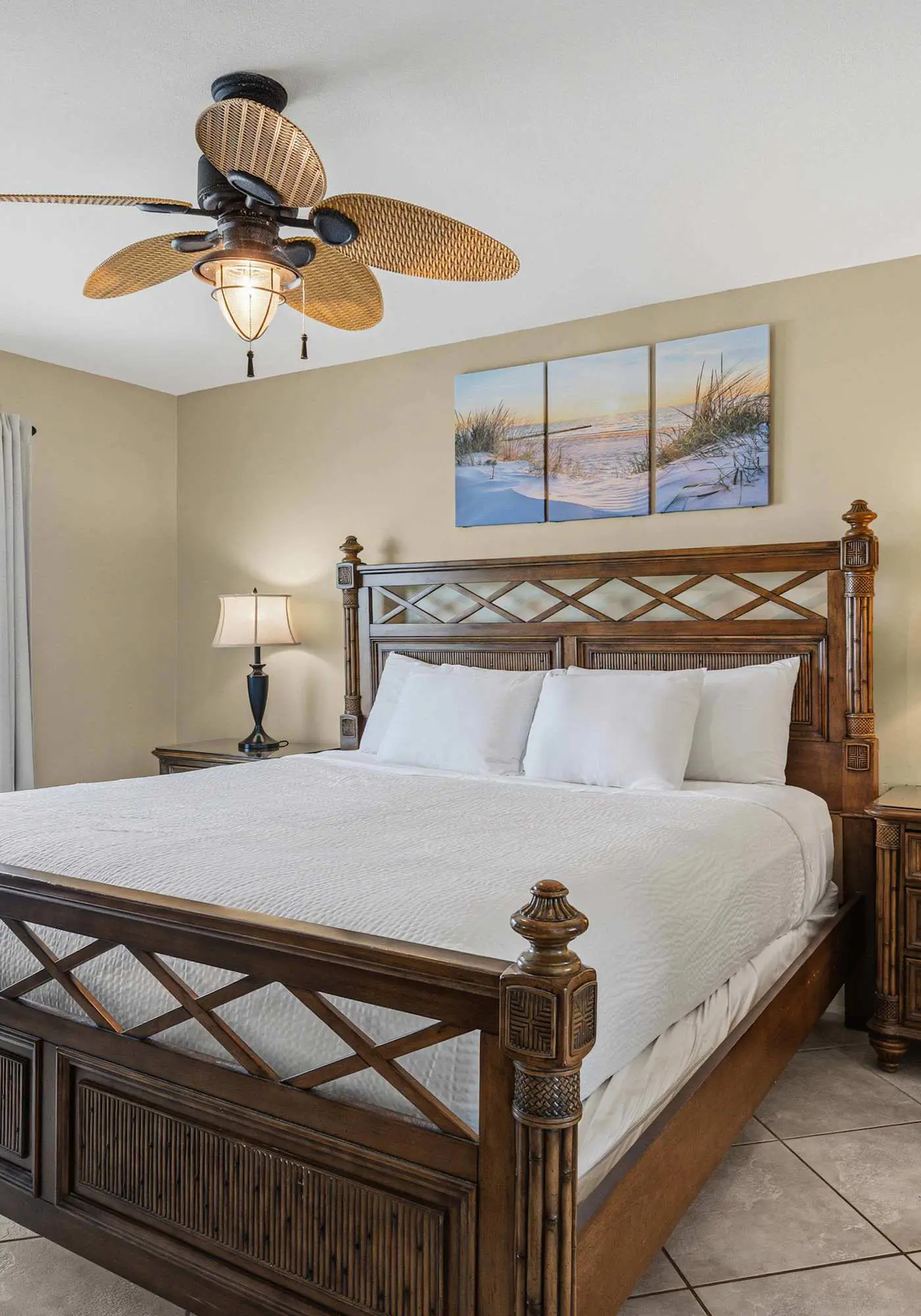 Beachfront, 3rd-floor condo with pool, hot tub, ocean view & fast WiFi