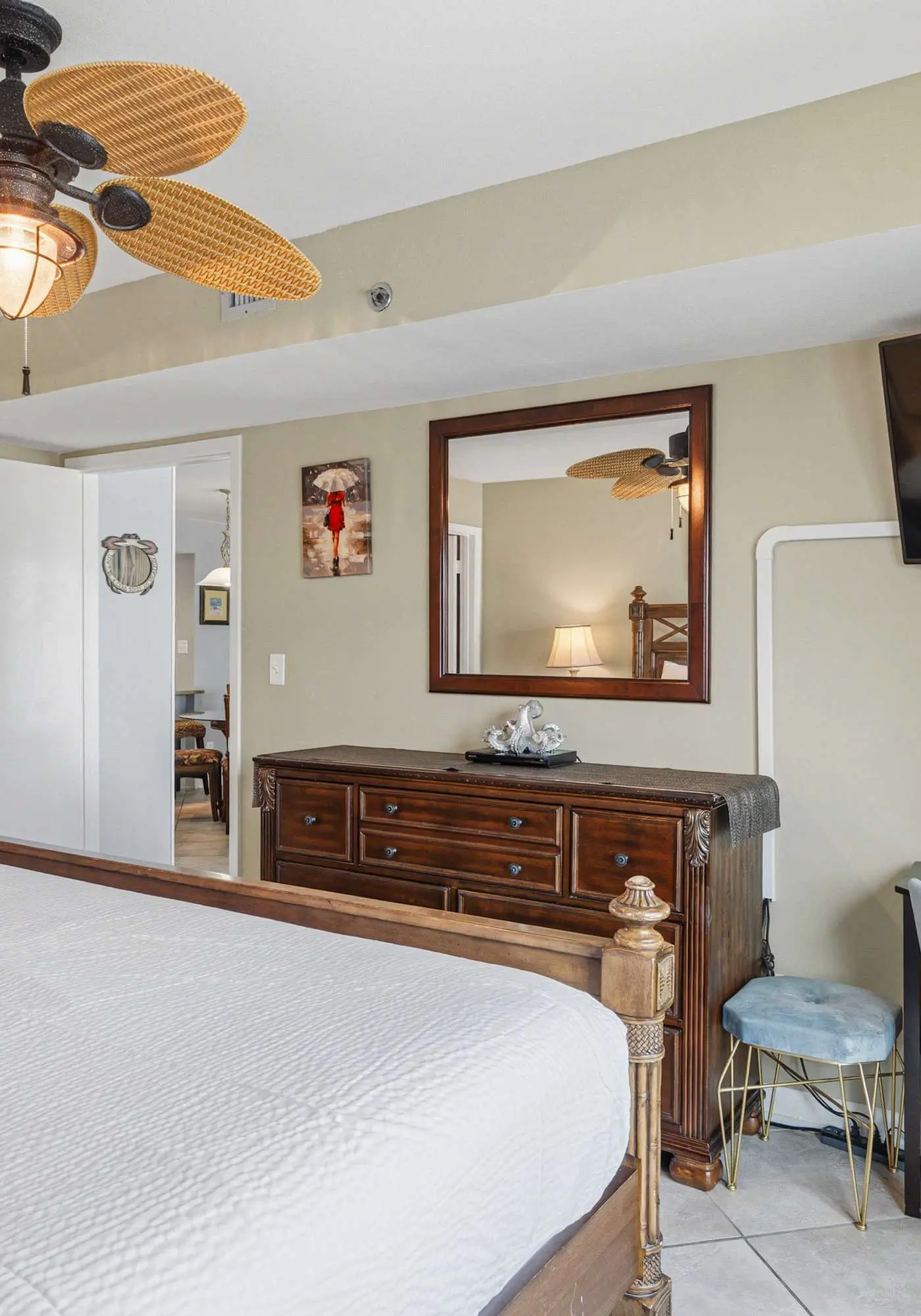 Beachfront, 3rd-floor condo with pool, hot tub, ocean view & fast WiFi