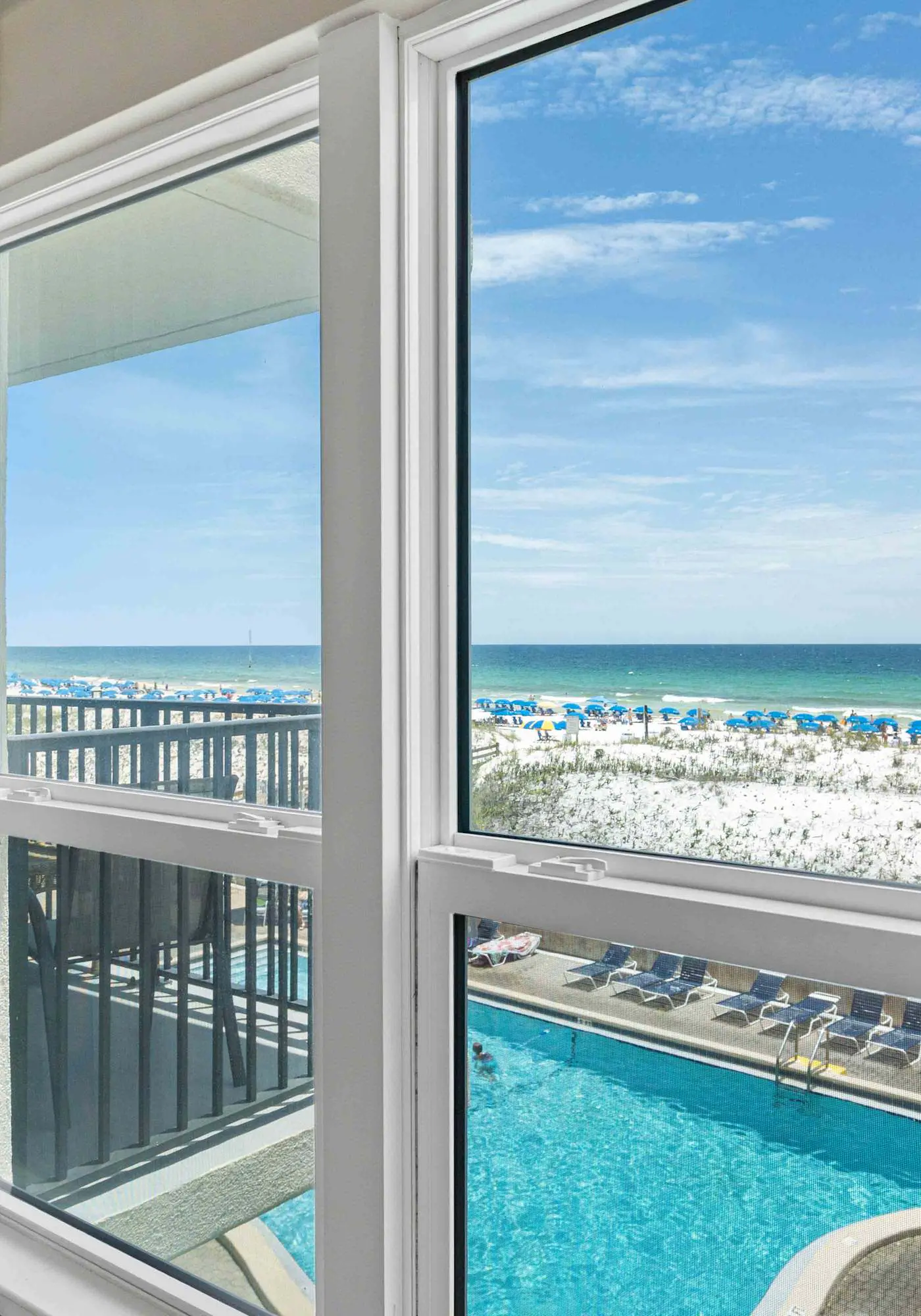 Beachfront, 3rd-floor condo with pool, hot tub, ocean view & fast WiFi