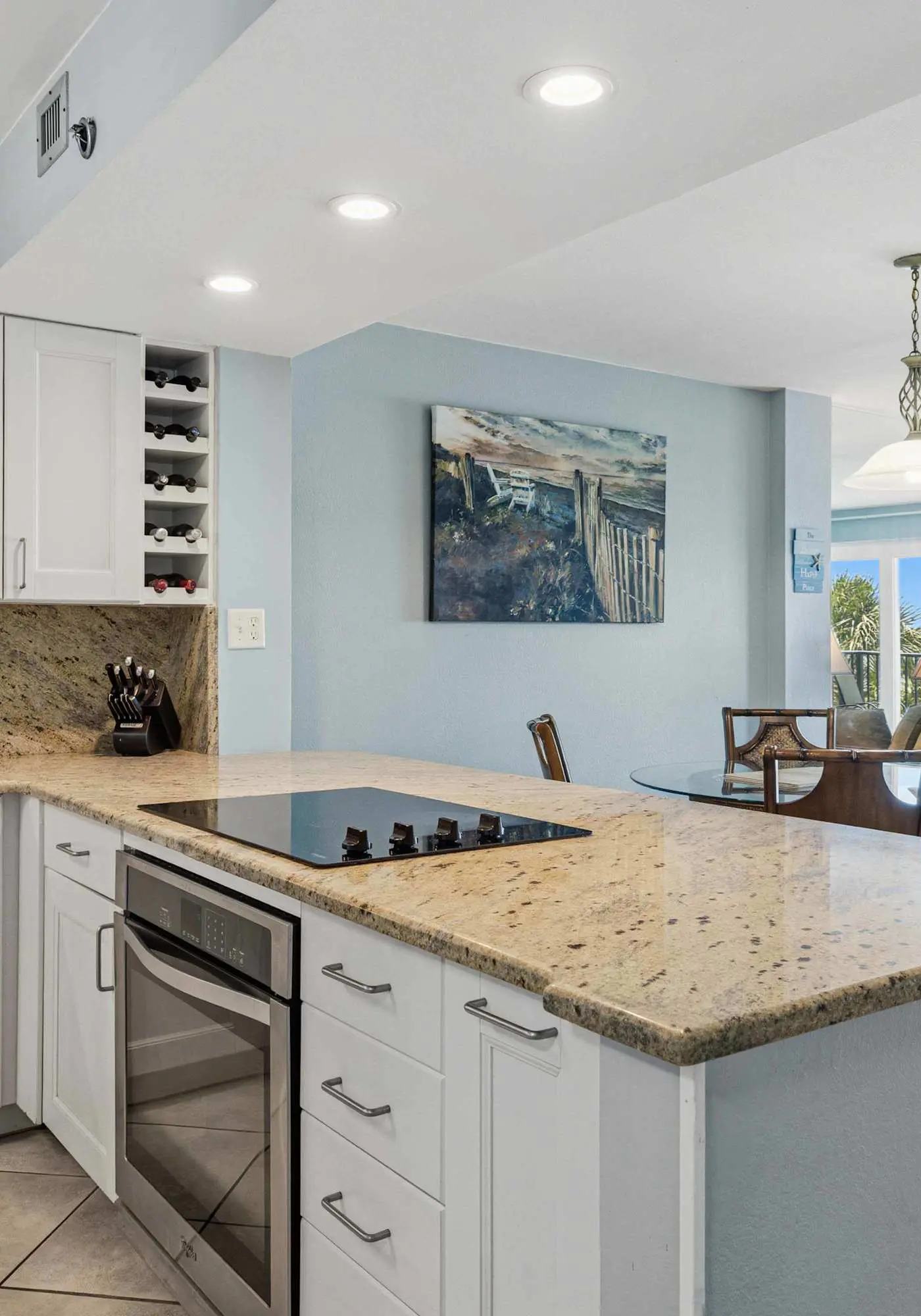 Beachfront, 3rd-floor condo with pool, hot tub, ocean view & fast WiFi