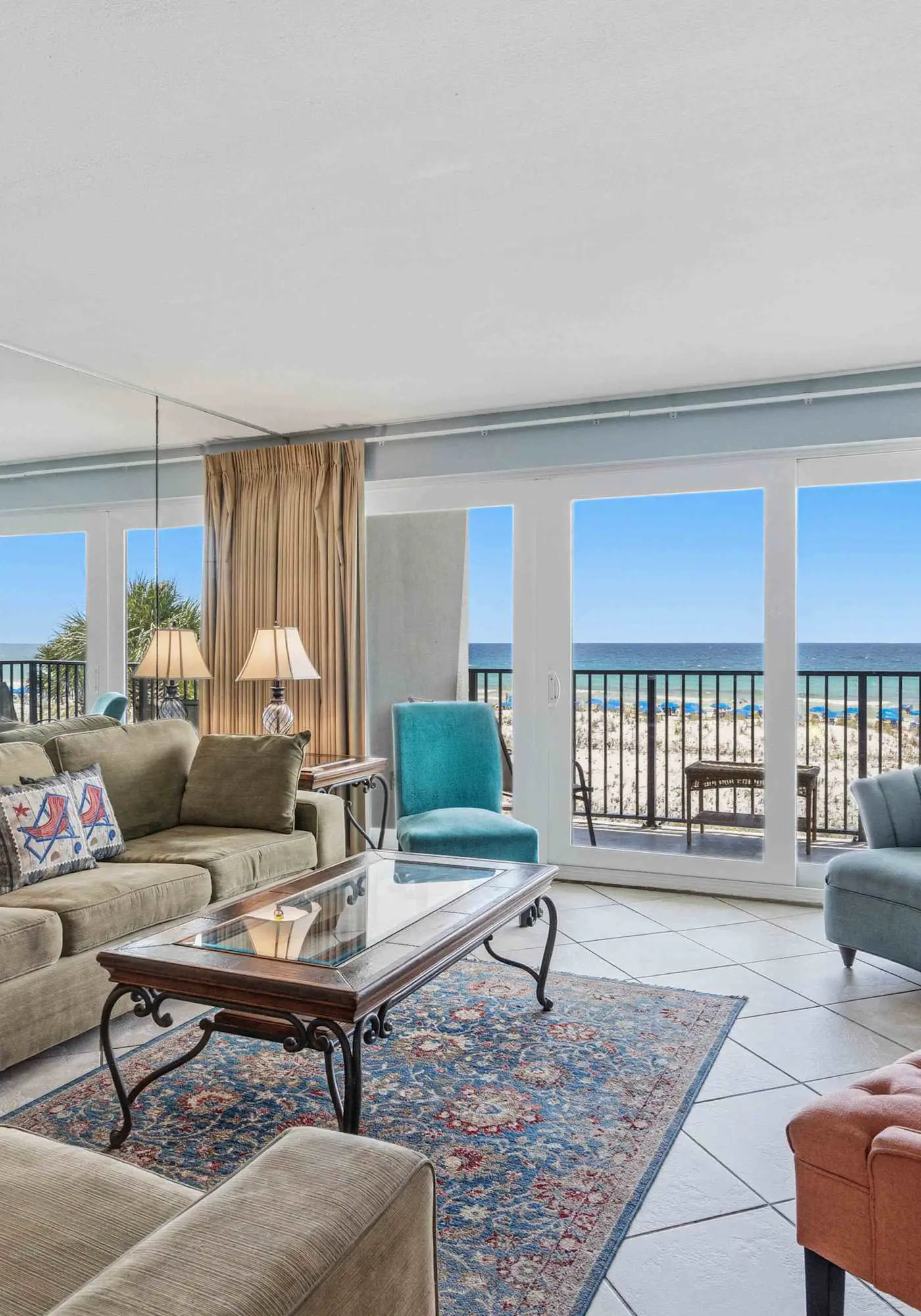 Beachfront, 3rd-floor condo with pool, hot tub, ocean view & fast WiFi