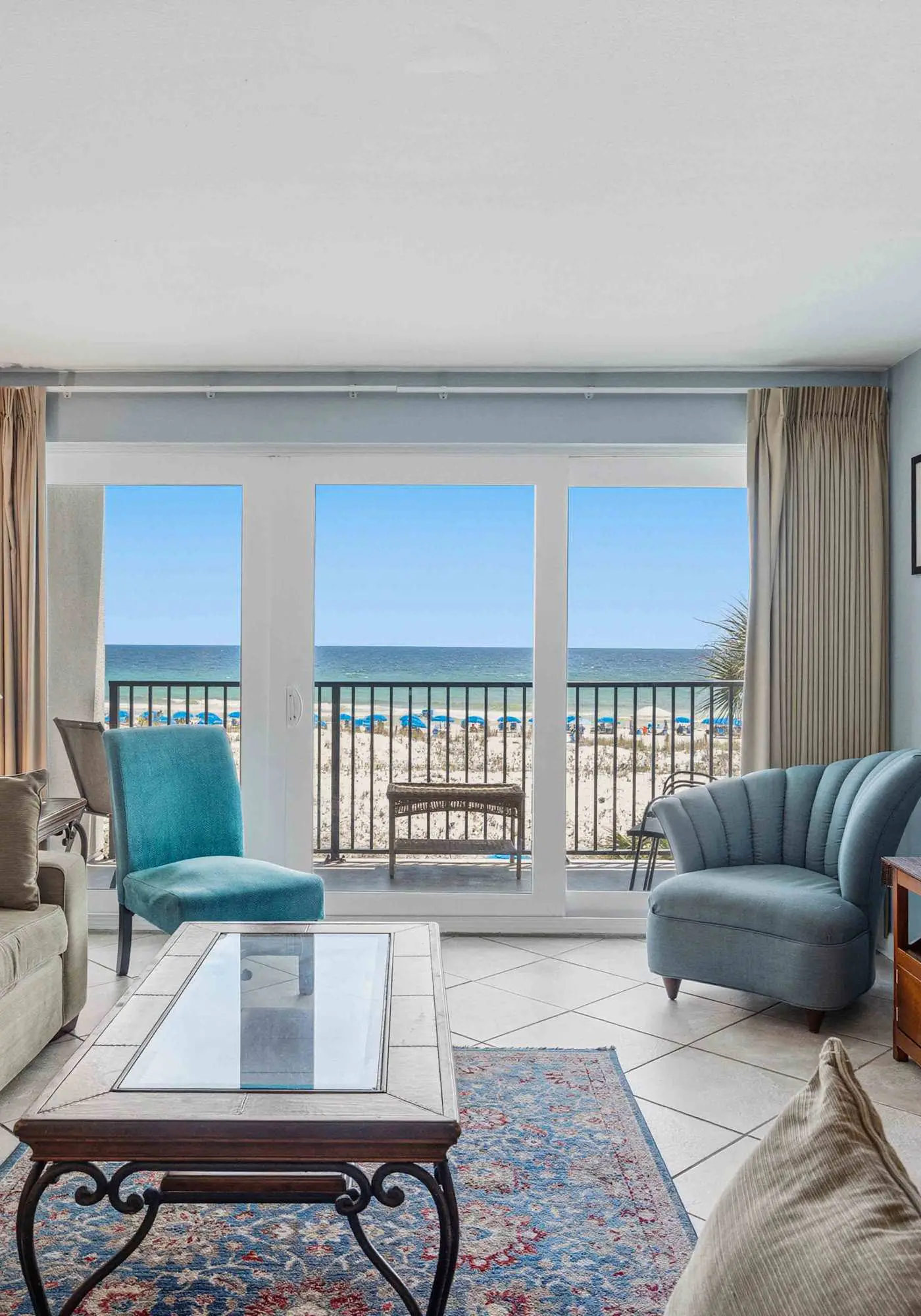 Beachfront, 3rd-floor condo with pool, hot tub, ocean view & fast WiFi