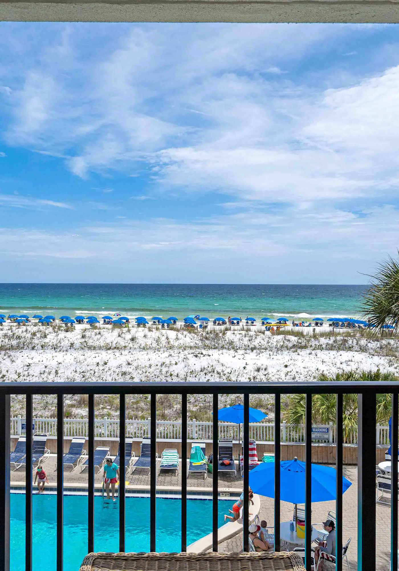 Beachfront, 3rd-floor condo with pool, hot tub, ocean view & fast WiFi