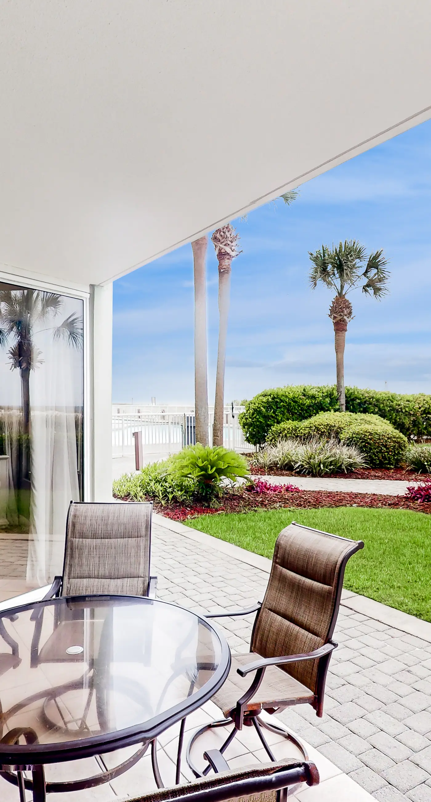 Ocean view condo with beach access, hot tub, outdoor pool, gym, BBQ, patio