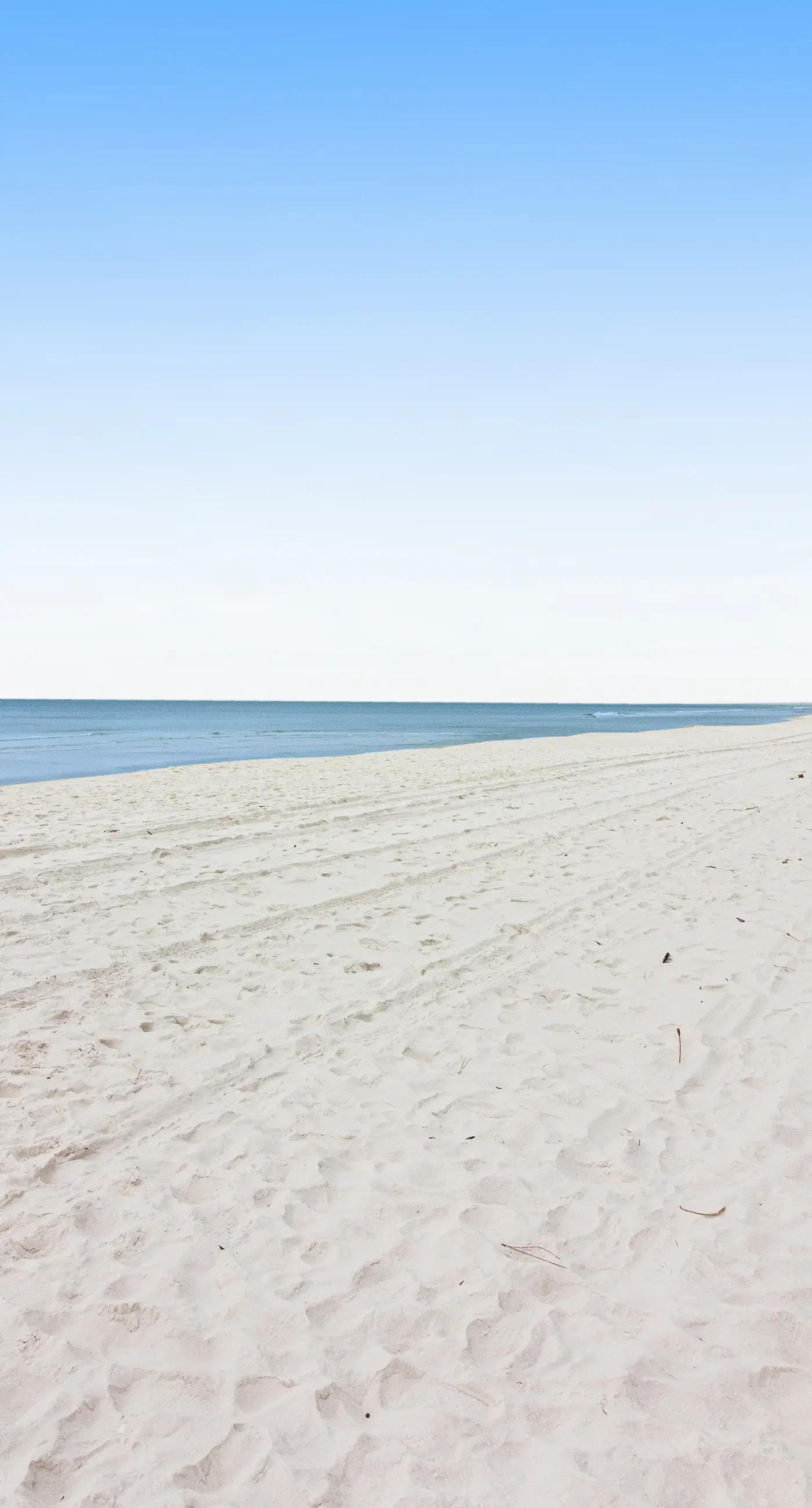 Ocean view condo with beach access, hot tub, outdoor pool, gym, BBQ, patio