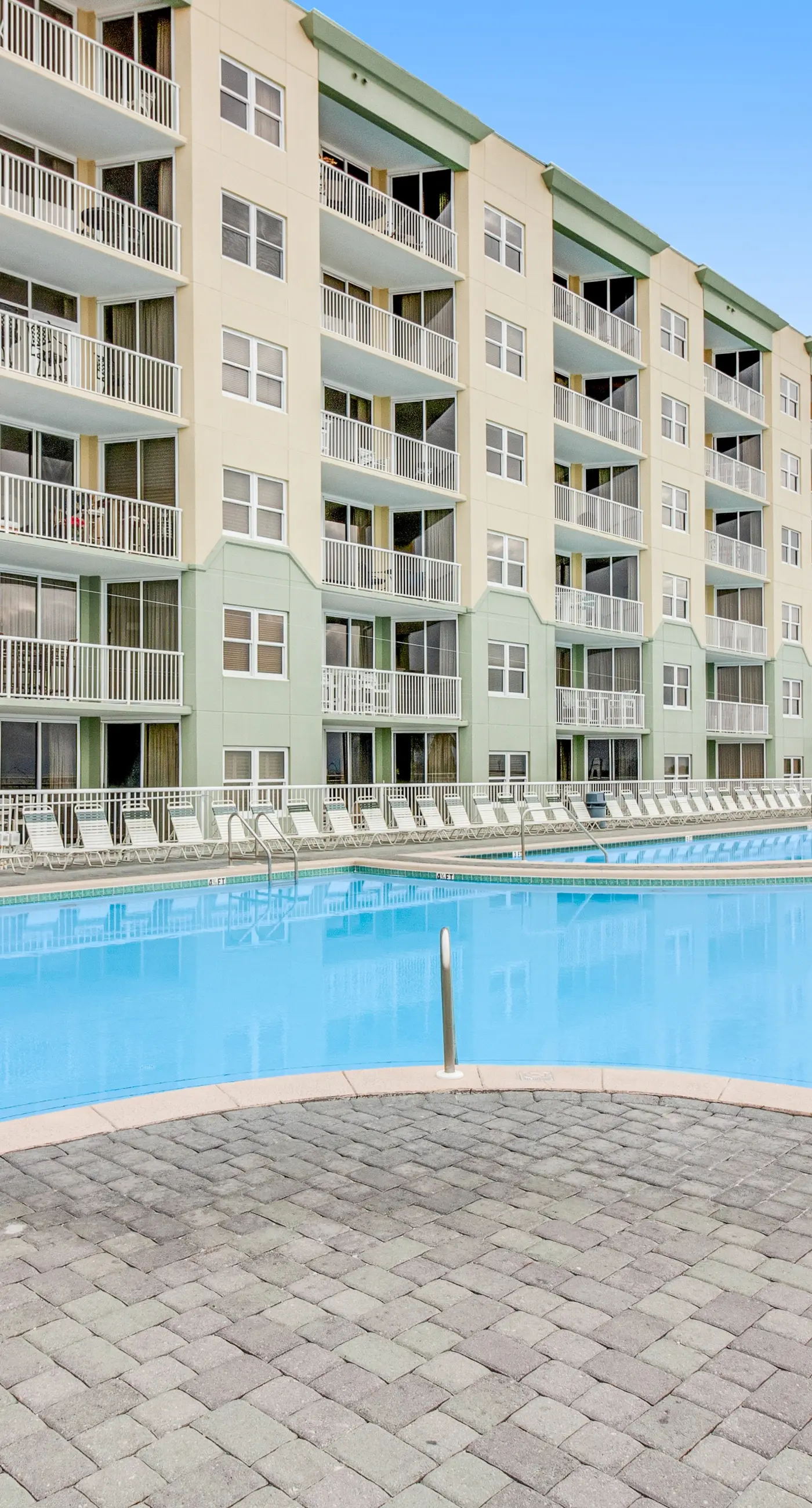 Ocean view condo with beach access, hot tub, outdoor pool, gym, BBQ, patio
