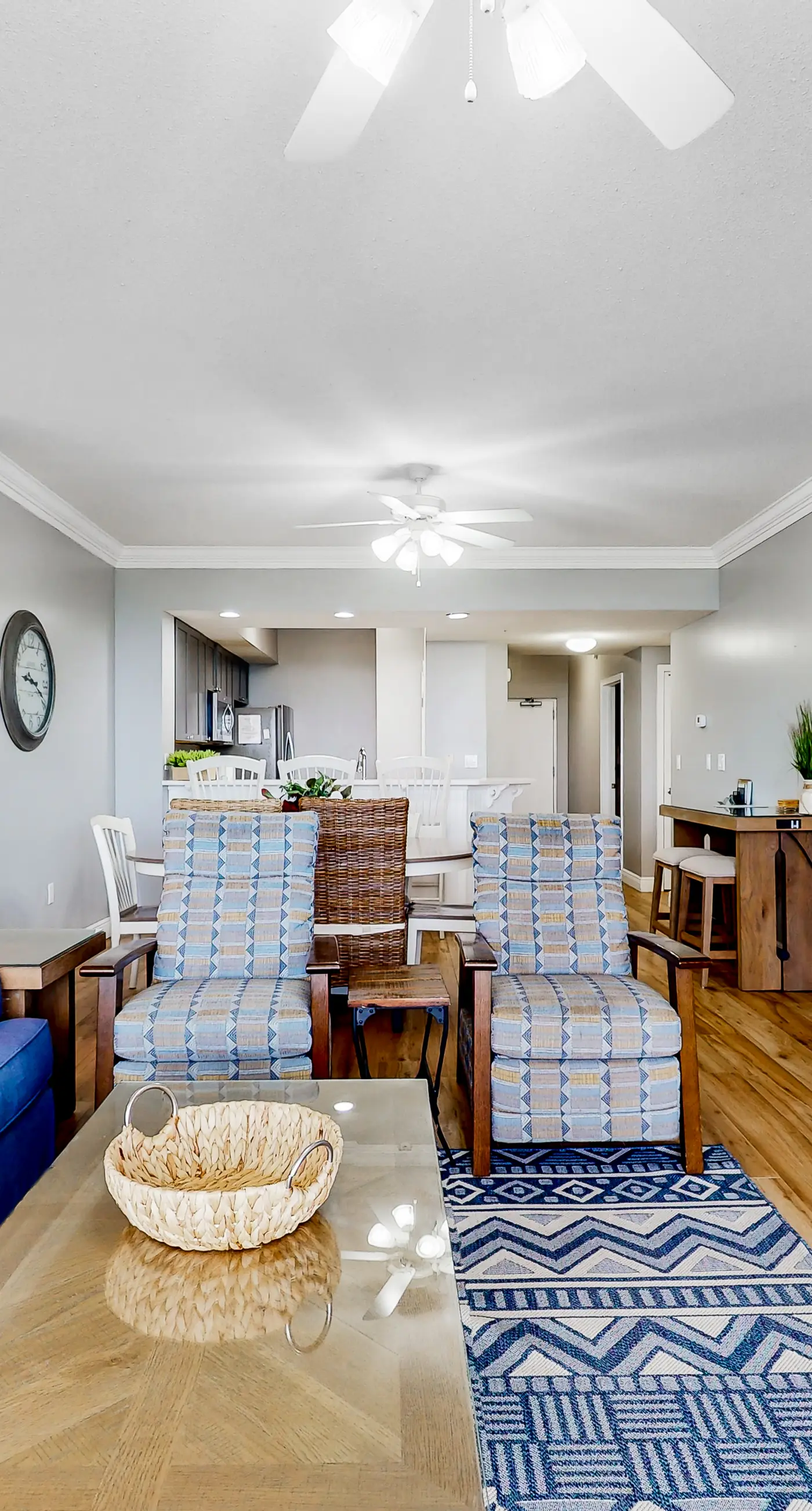 Ocean view condo with beach access, hot tub, outdoor pool, gym, BBQ, patio