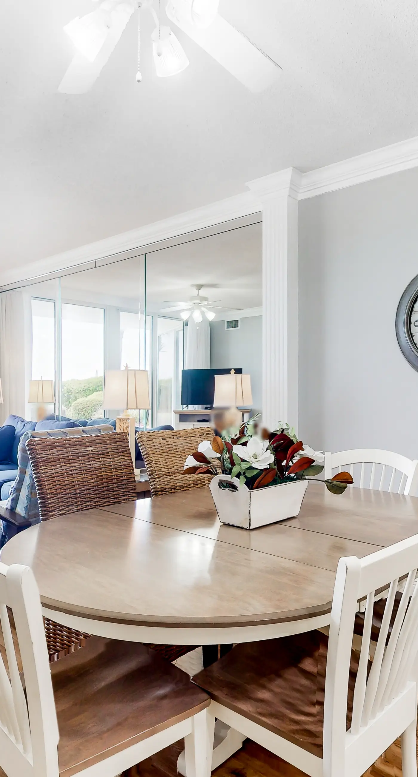 Ocean view condo with beach access, hot tub, outdoor pool, gym, BBQ, patio
