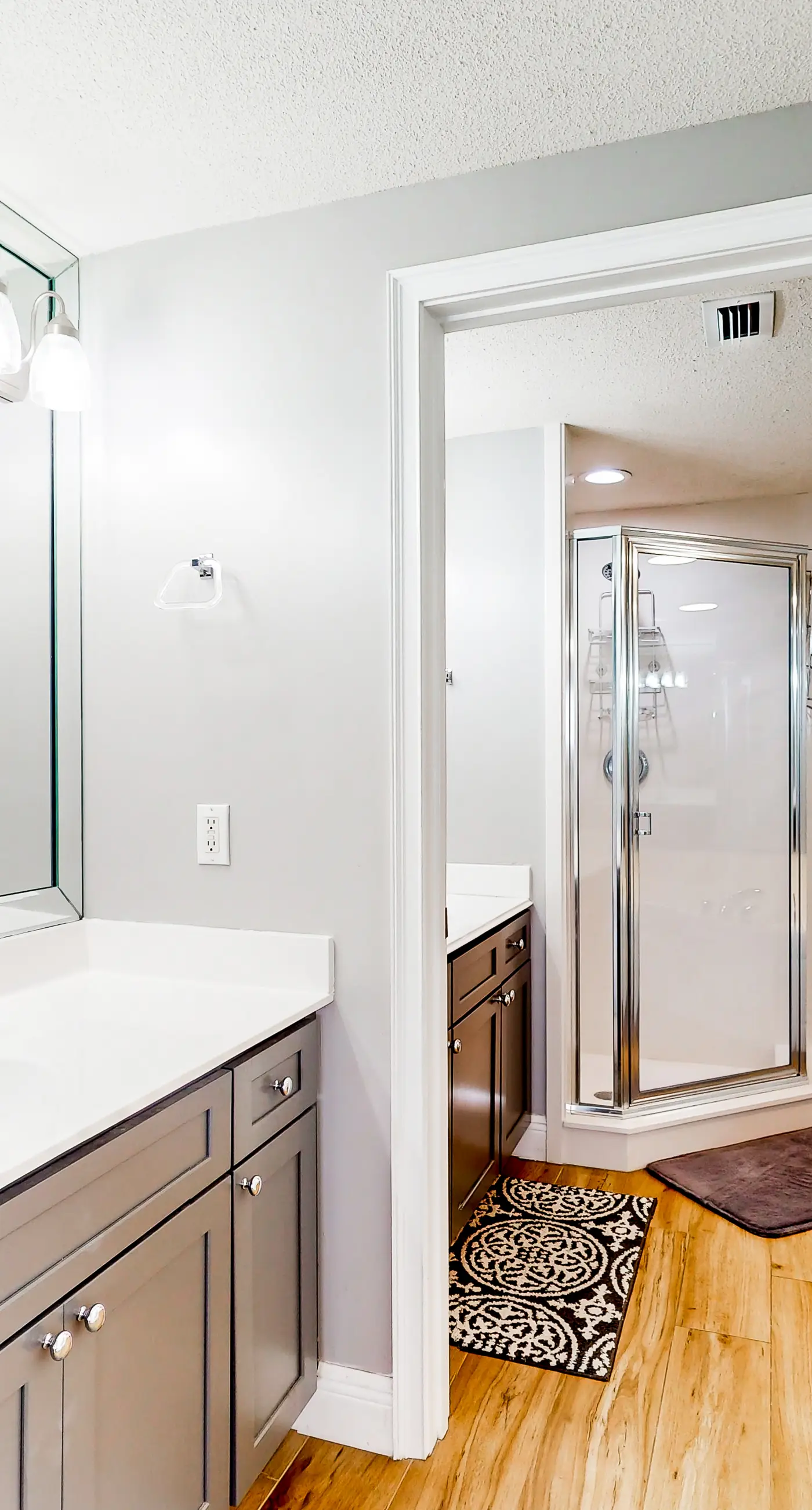 Ocean view condo with beach access, hot tub, outdoor pool, gym, BBQ, patio