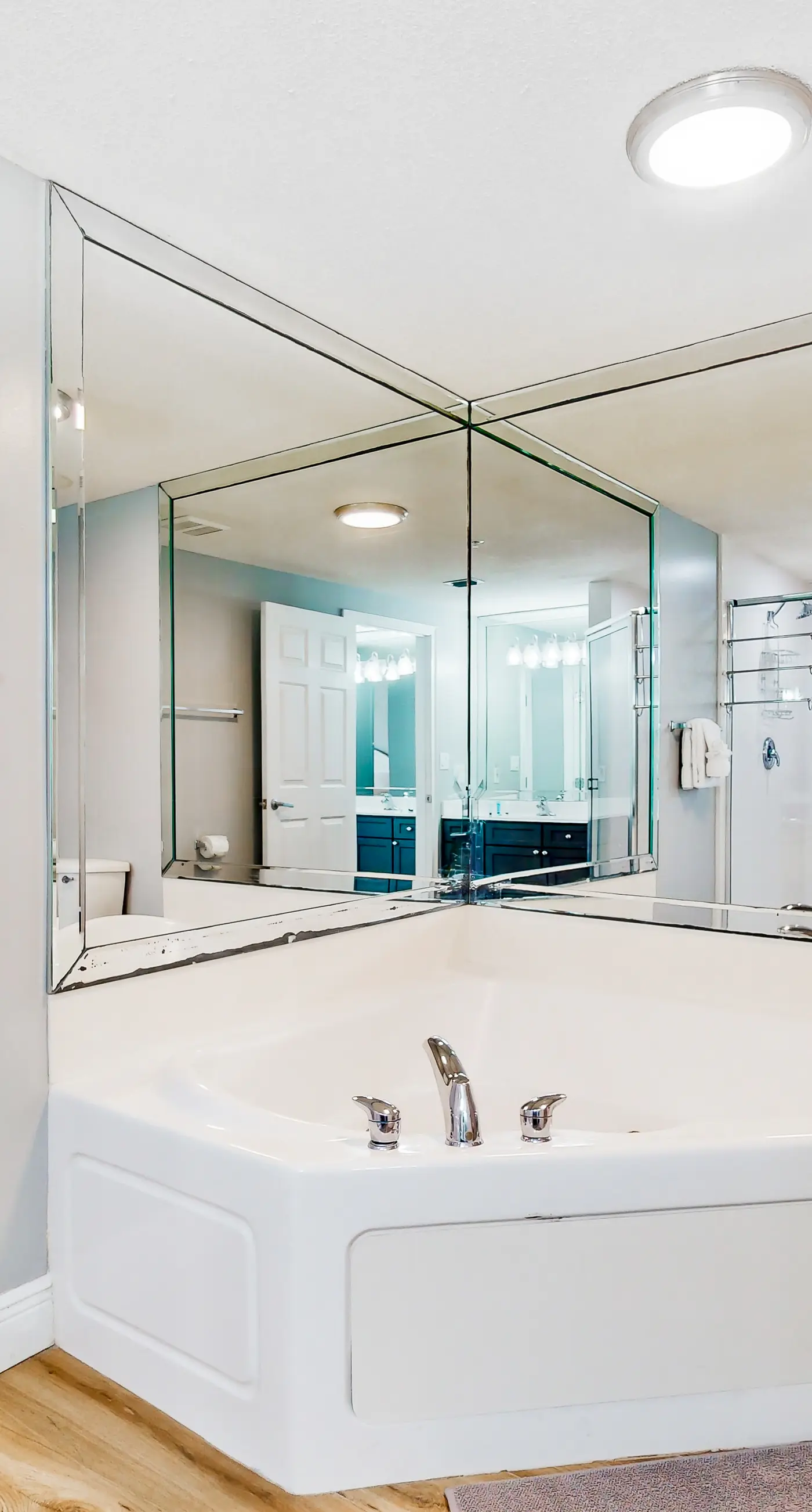 Ocean view condo with beach access, hot tub, outdoor pool, gym, BBQ, patio