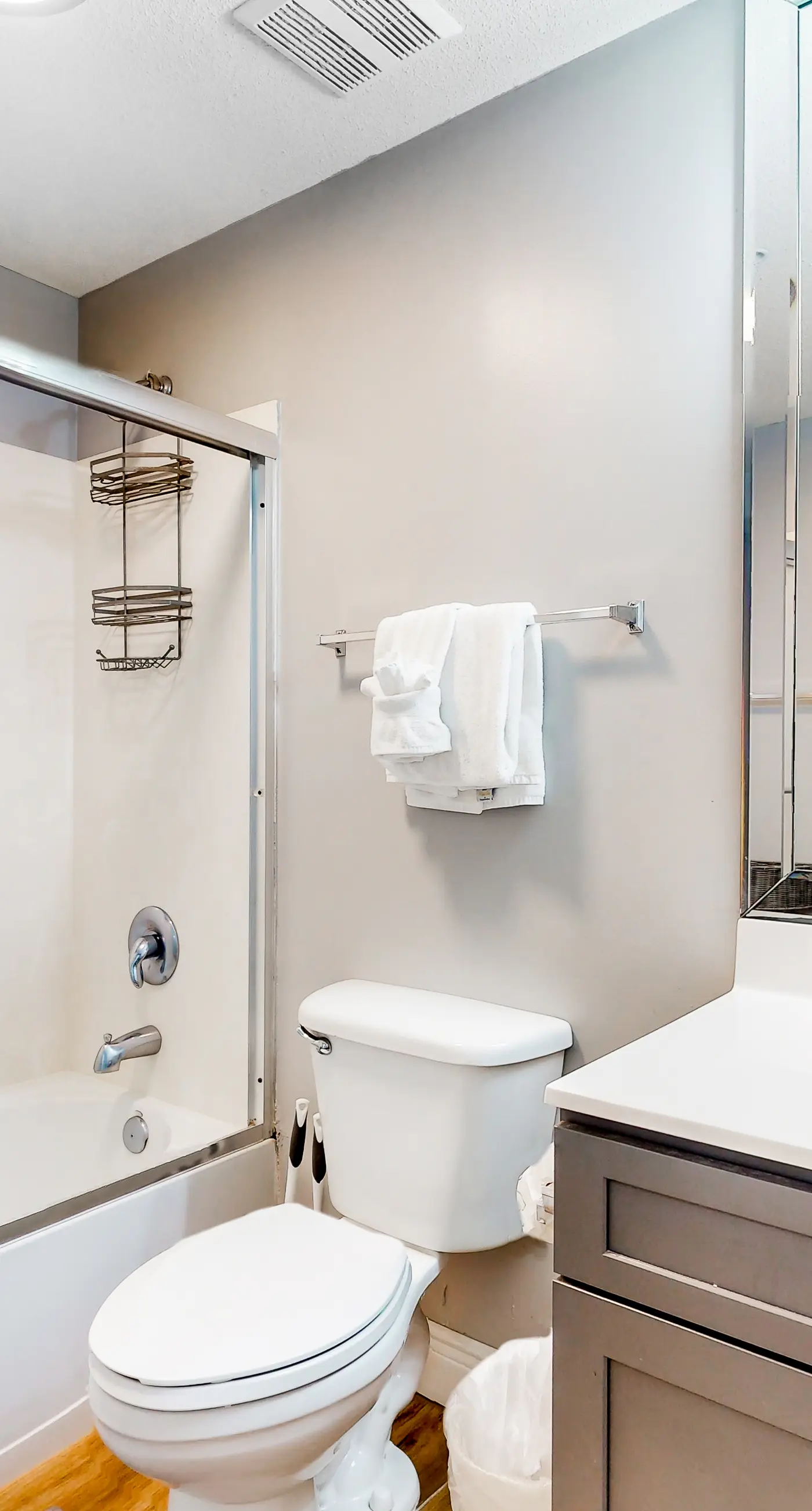 Ocean view condo with beach access, hot tub, outdoor pool, gym, BBQ, patio