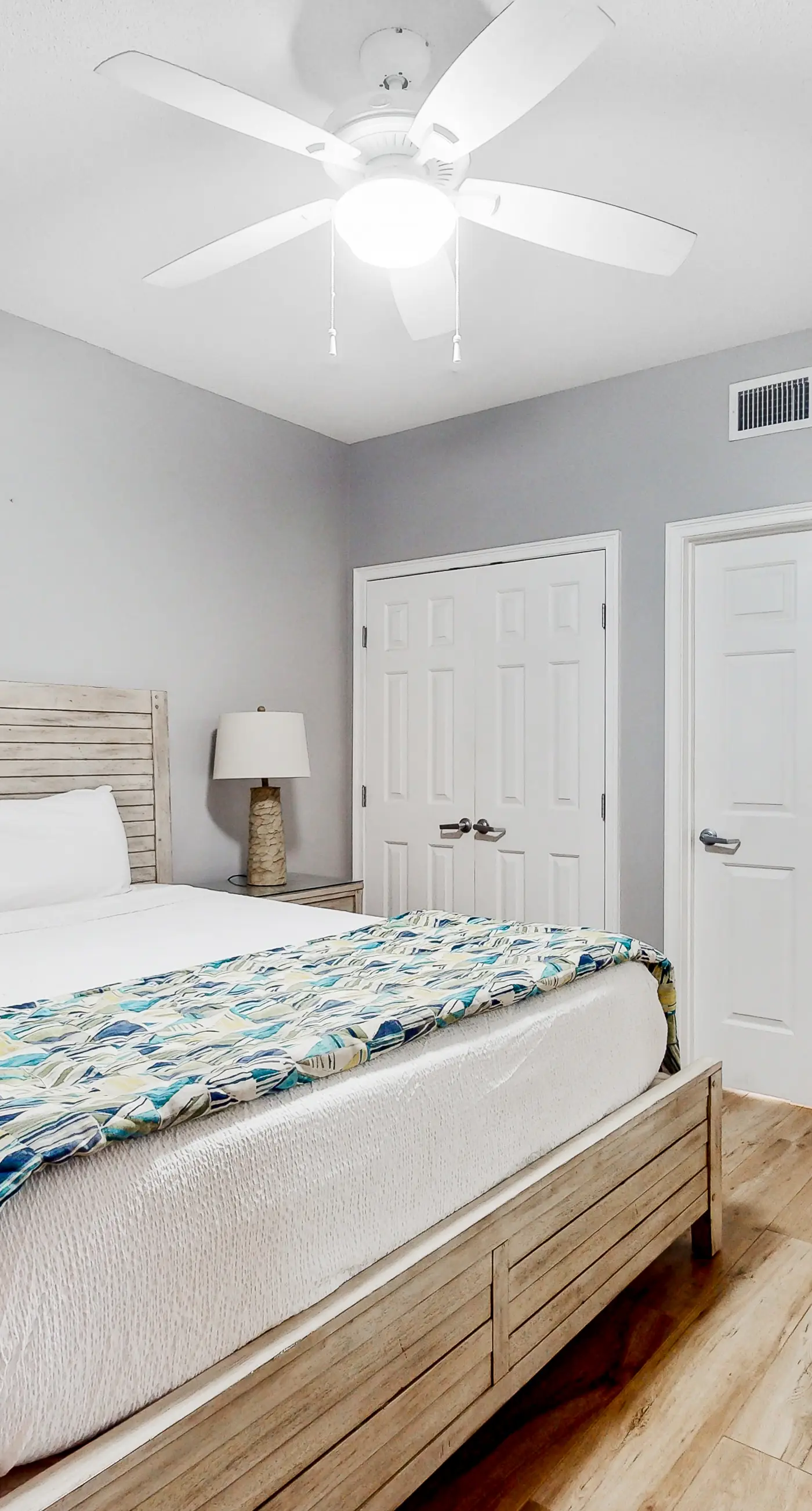 Ocean view condo with beach access, hot tub, outdoor pool, gym, BBQ, patio
