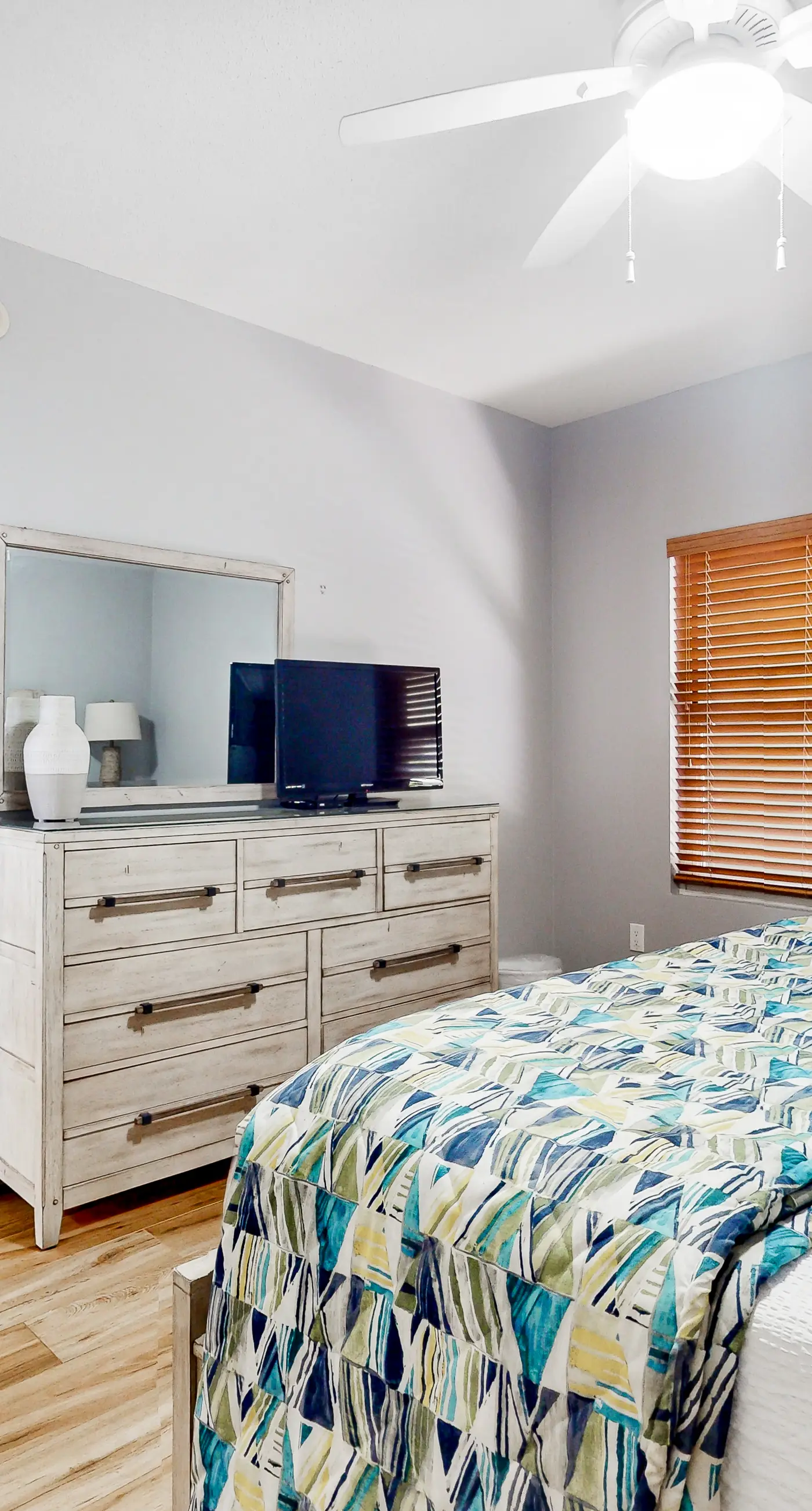 Ocean view condo with beach access, hot tub, outdoor pool, gym, BBQ, patio