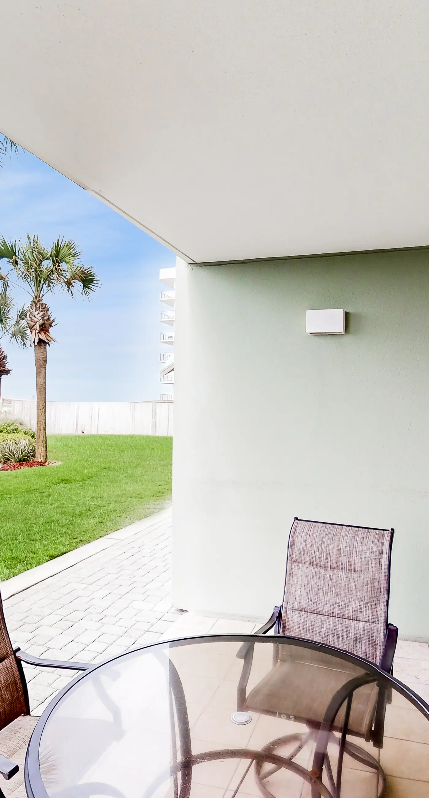 Ocean view condo with beach access, hot tub, outdoor pool, gym, BBQ, patio