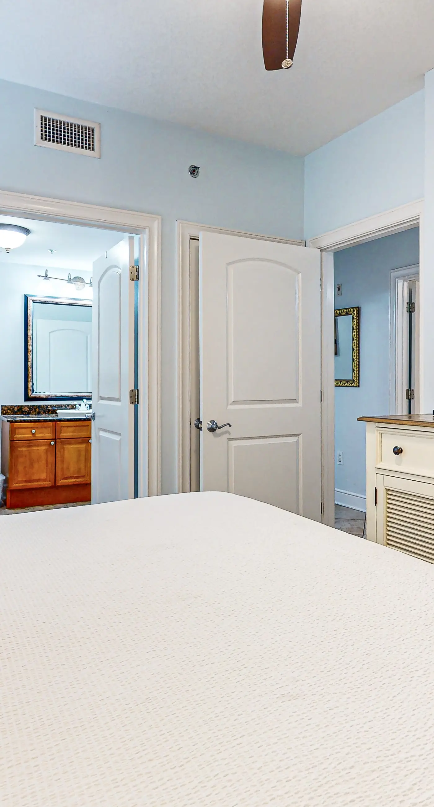 Gorgeous Gulf Front Condo Pools Onsite, Nearby Activities, Shops, Restaurants