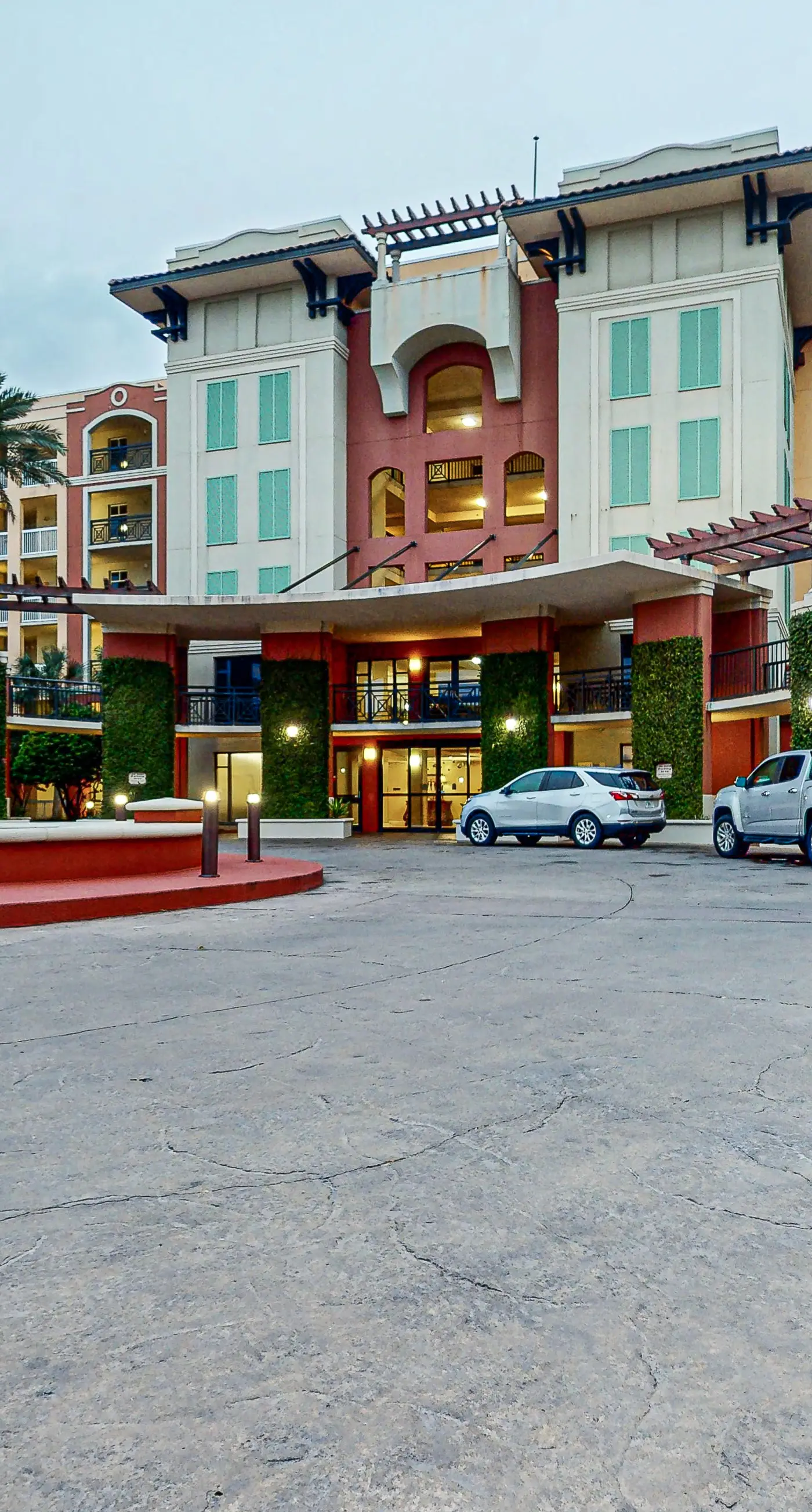 Gorgeous Gulf Front Condo Pools Onsite, Nearby Activities, Shops, Restaurants