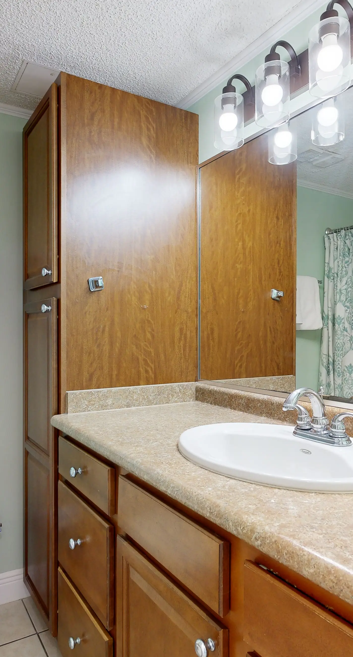 Cozy waterfront condo with central AC, beach access, on-site pool