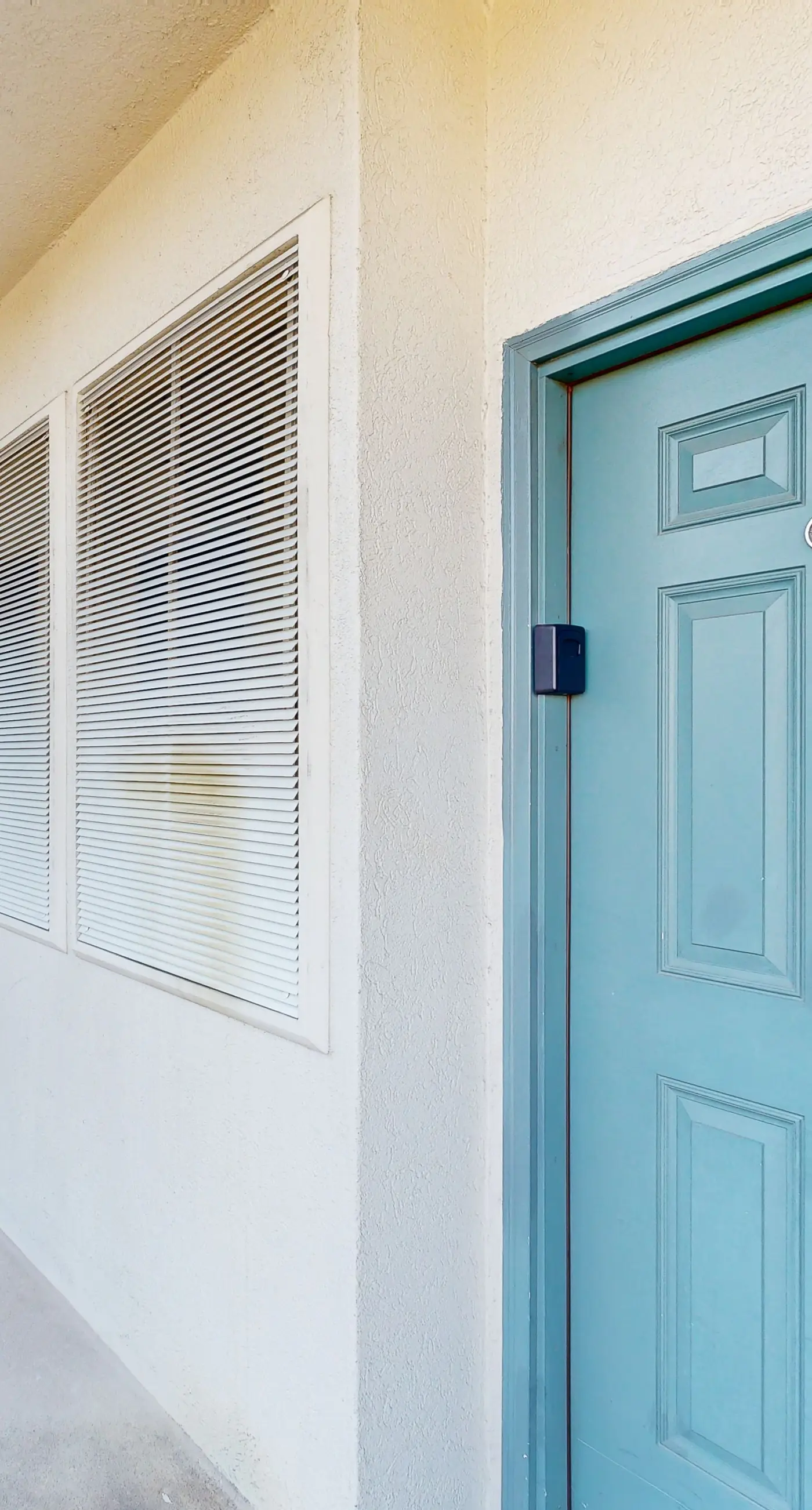 Cozy waterfront condo with central AC, beach access, on-site pool