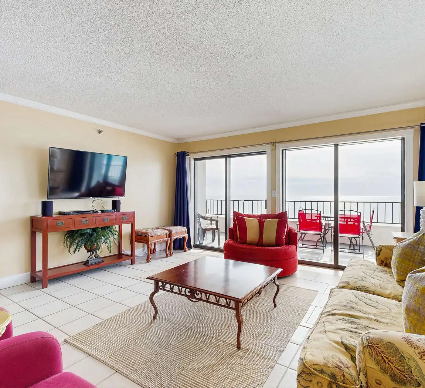 Surf Dweller 512- Spacious 5th floor condo with sweeping views of the Gulf, steps to beach