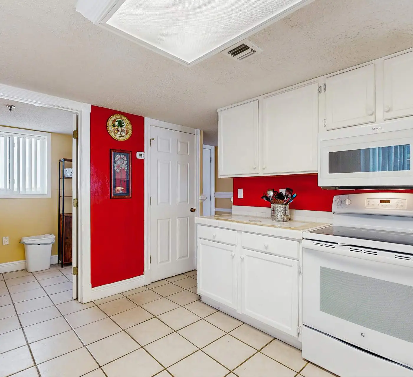 Surf Dweller 512- Spacious 5th floor condo with sweeping views of the Gulf, steps to beach