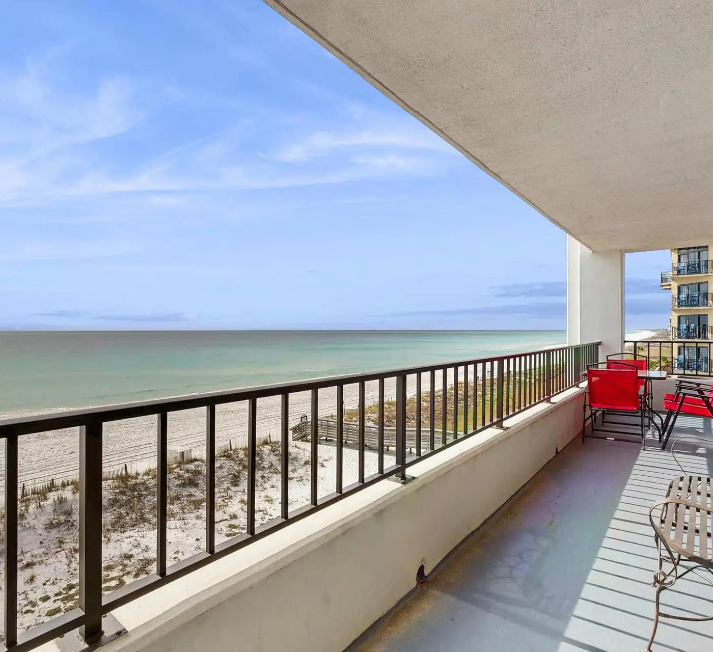 Surf Dweller 512- Spacious 5th floor condo with sweeping views of the Gulf, steps to beach