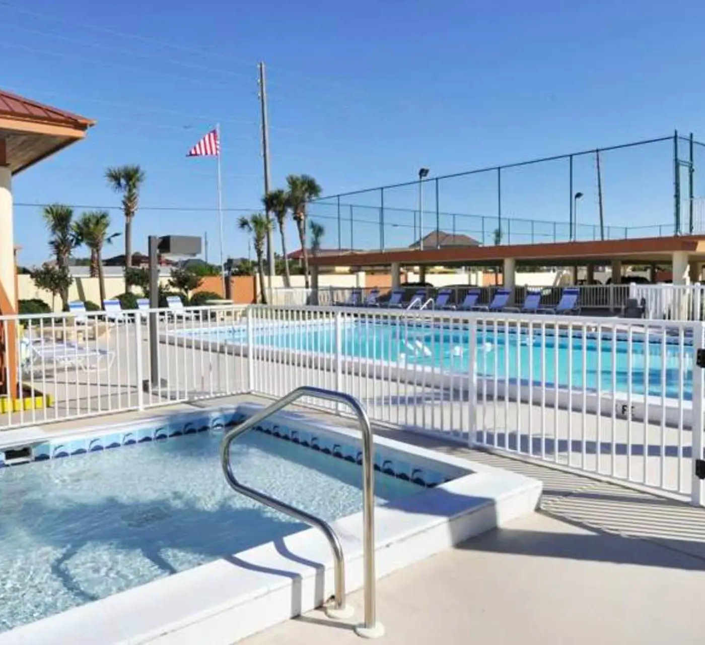 Surf Dweller 512- Spacious 5th floor condo with sweeping views of the Gulf, steps to beach