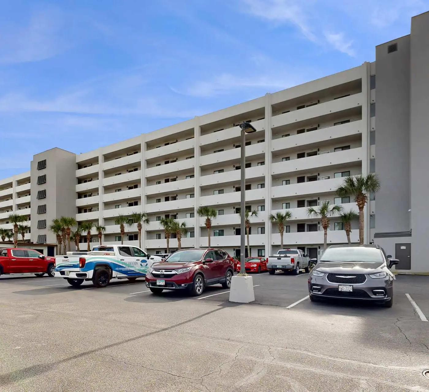 Surf Dweller 512- Spacious 5th floor condo with sweeping views of the Gulf, steps to beach