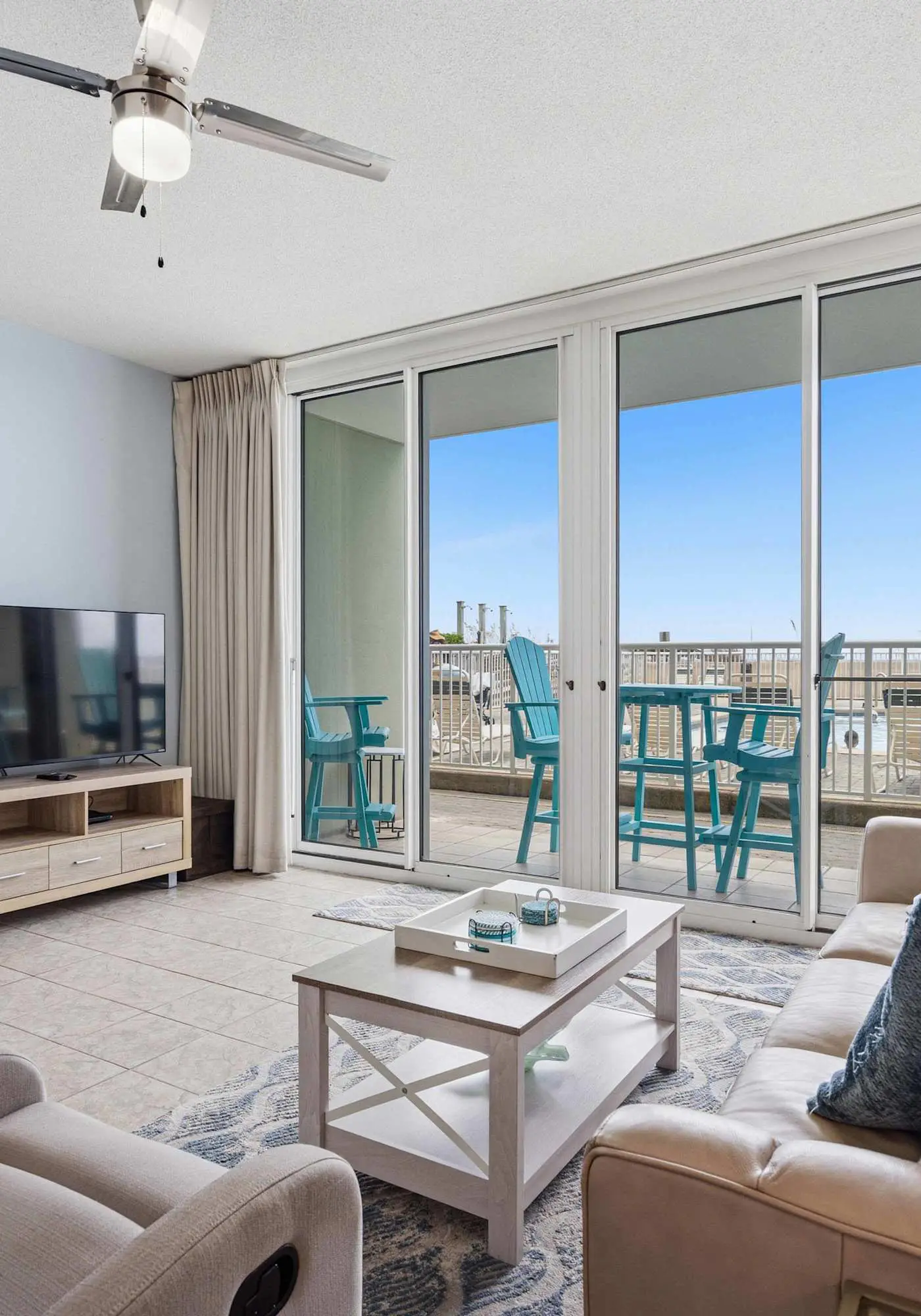 Ground floor, oceanfront condo with pool, fast WiFi & seasonal beach service