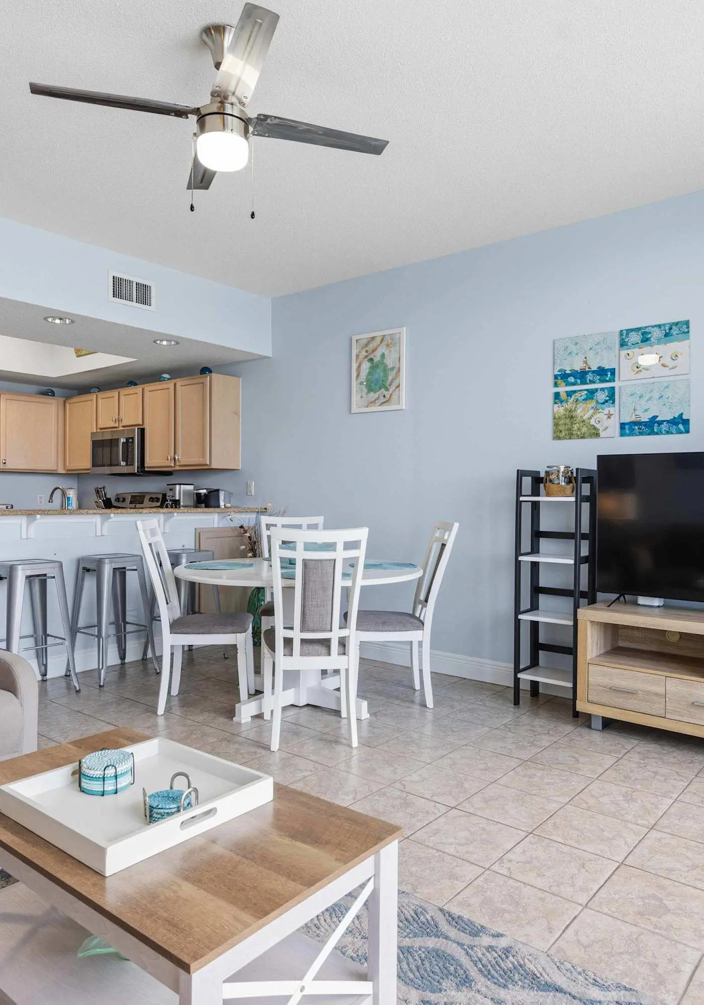 Ground floor, oceanfront condo with pool, fast WiFi & seasonal beach service